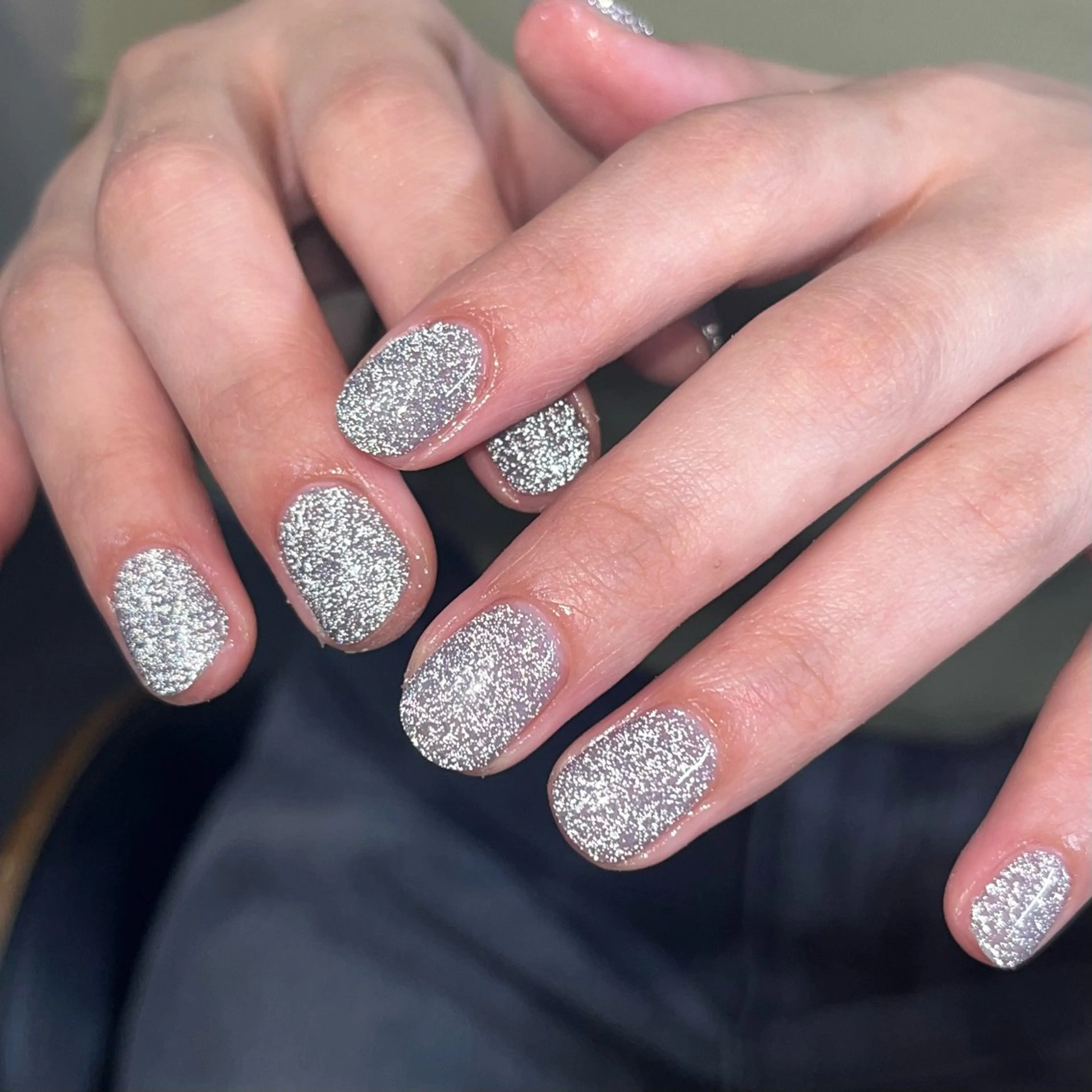 ネイル フラッシュネイル キラキラネイル ラメ(グリッター) ワンカラーネイル ショートネイル ハンドネイル ハンドケア 🎀NAIL🎀 AI🪄︎︎◝✩のネイルデザイン