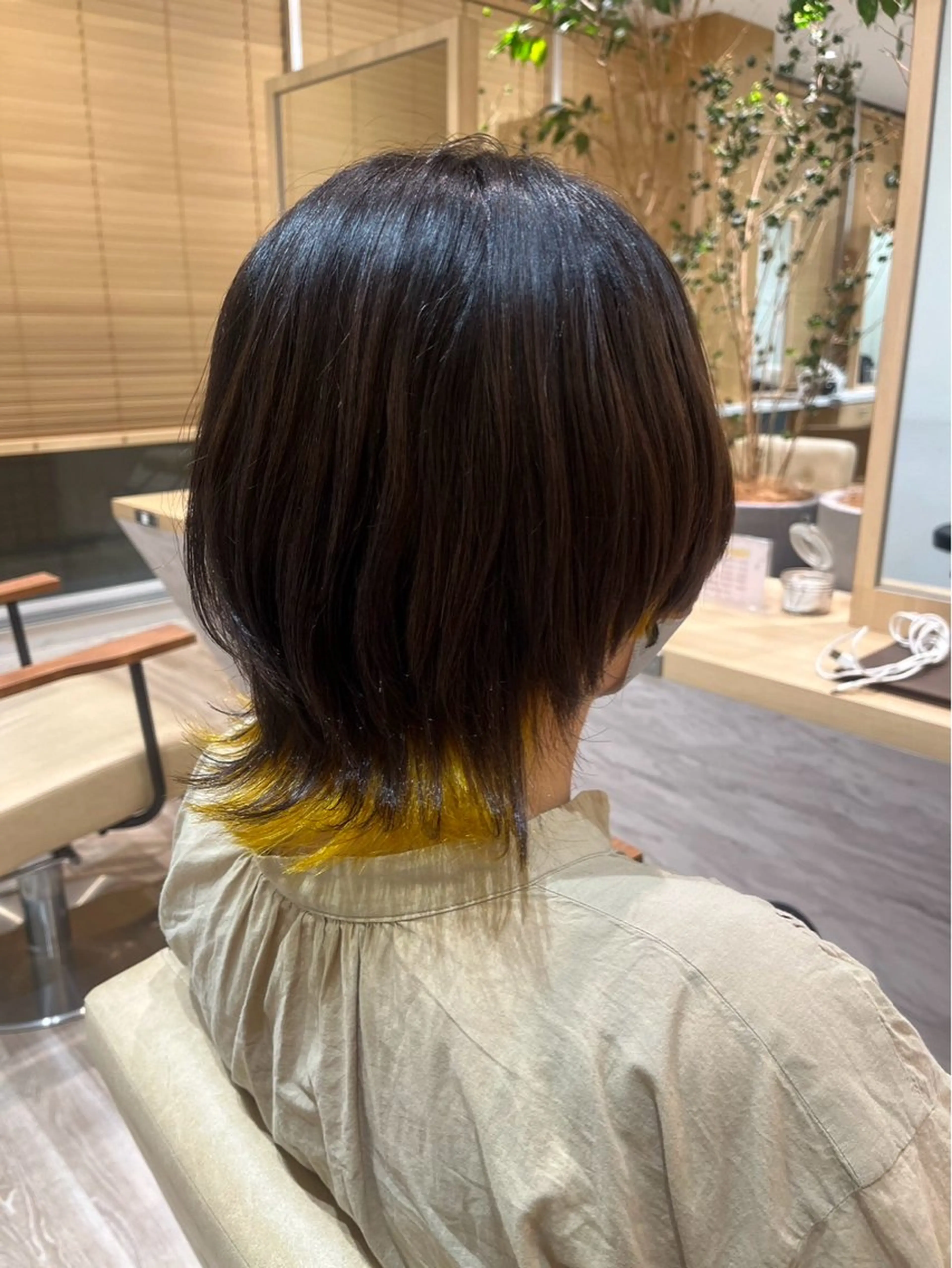 ミディアム カラー ウルフカット 別所 叶実のヘアスタイル