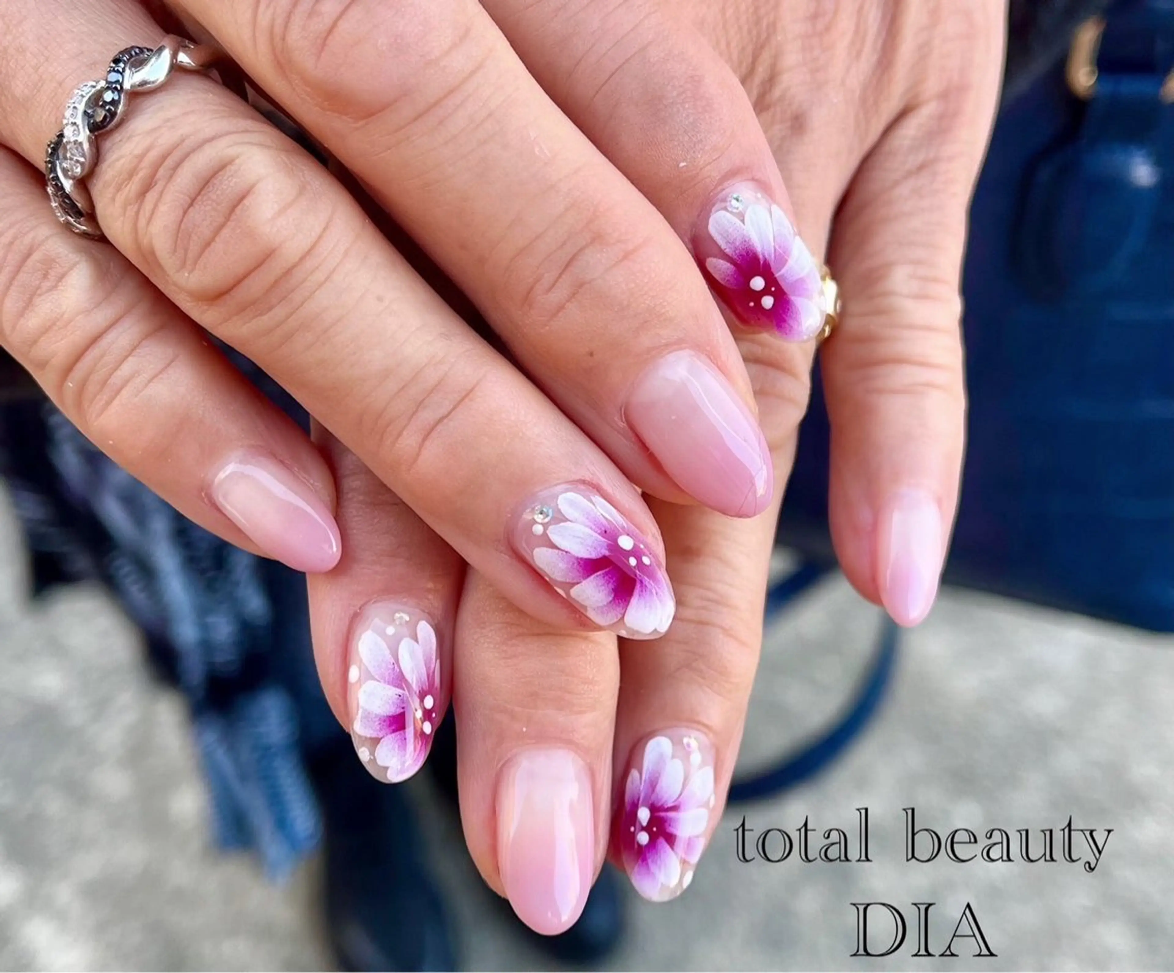 ネイル total beauty DIA所属・ネイリスト SHOKOのネイルデザイン