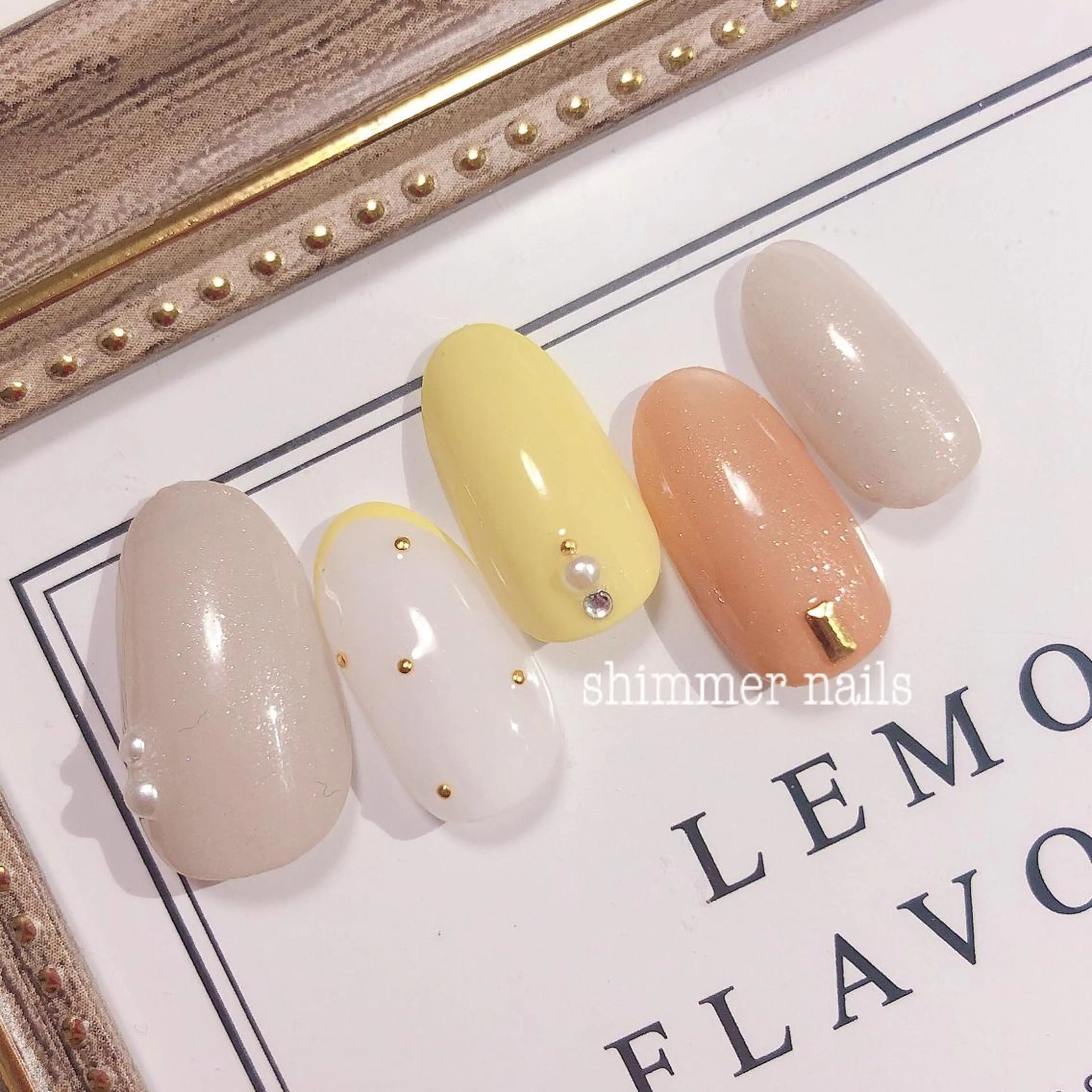 ネイル ドット ゴールド ハンドネイル shimmer nailsのネイルデザイン