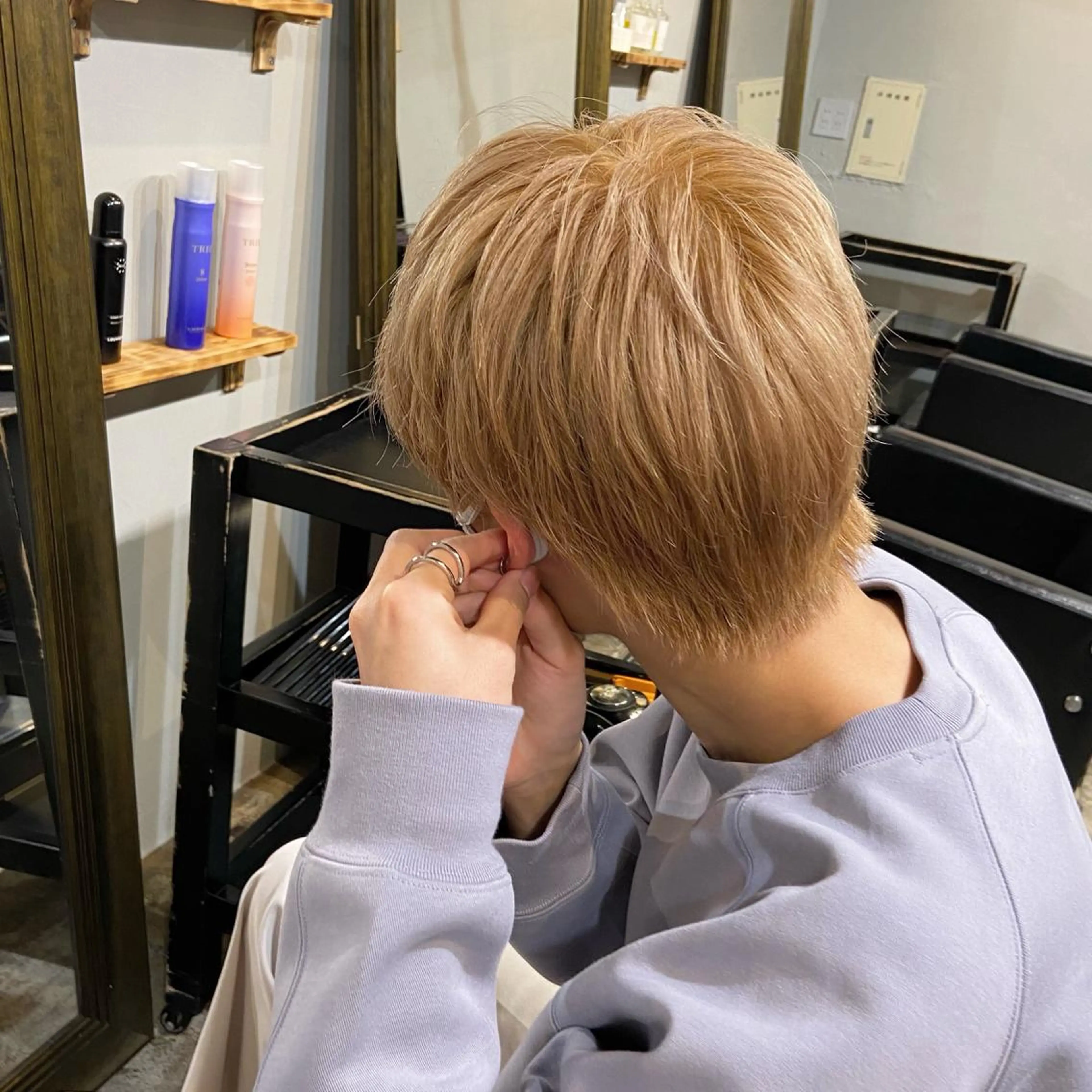 ショート カラー ベージュカラー ブロンド ブロンドベージュ カット ヘアカラー トリートメント ウルフ/レイヤー/ ブリーチ/牧原歩夢のヘアスタイル