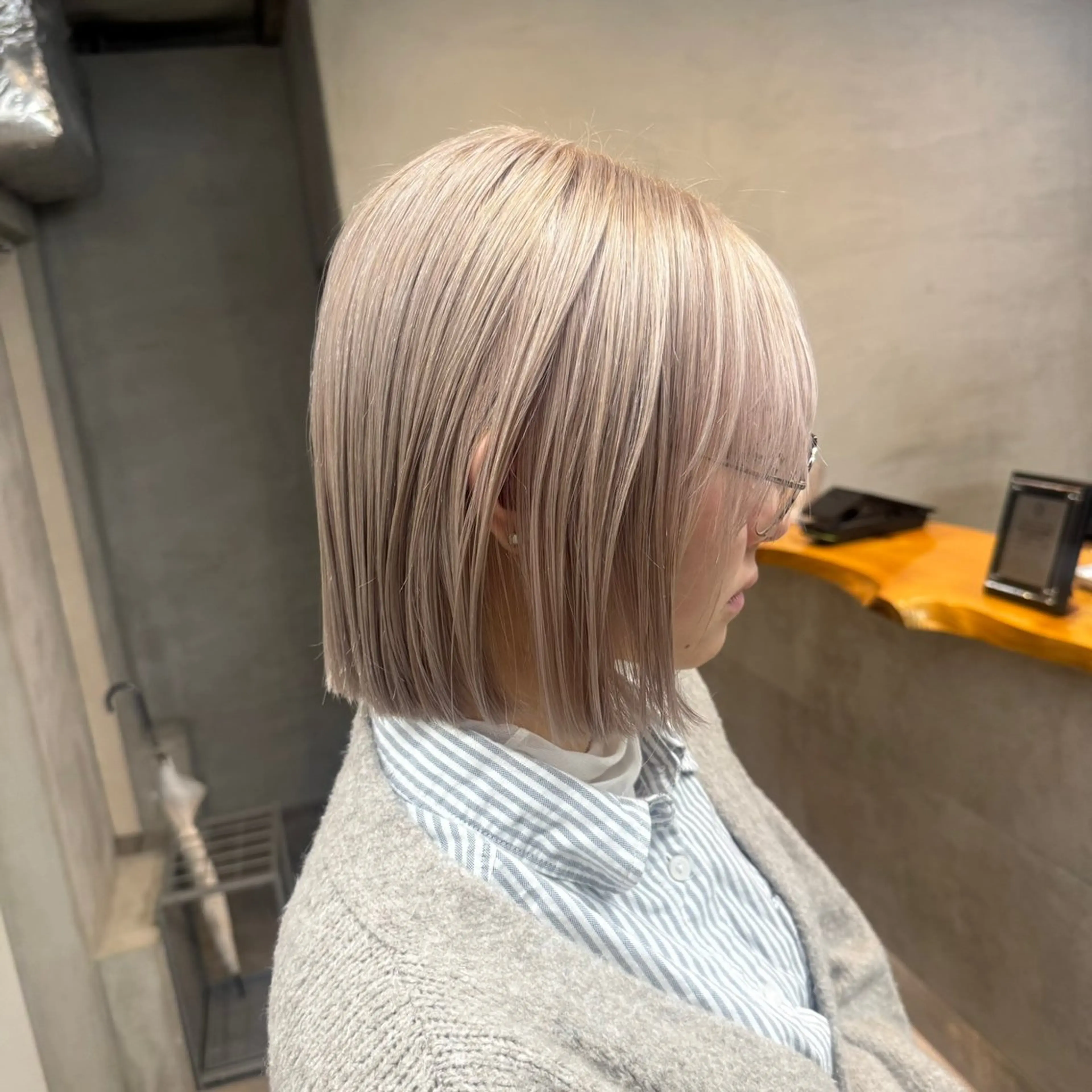 ショート カラー ヘアアレンジ メンズ メンズブリーチ メンズハイトーン ベージュカラー ブリーチ ブロンド ヘアカラー トリートメント 🌟🍒ハイトーン 韓国ヘア/ユウミのヘアスタイル