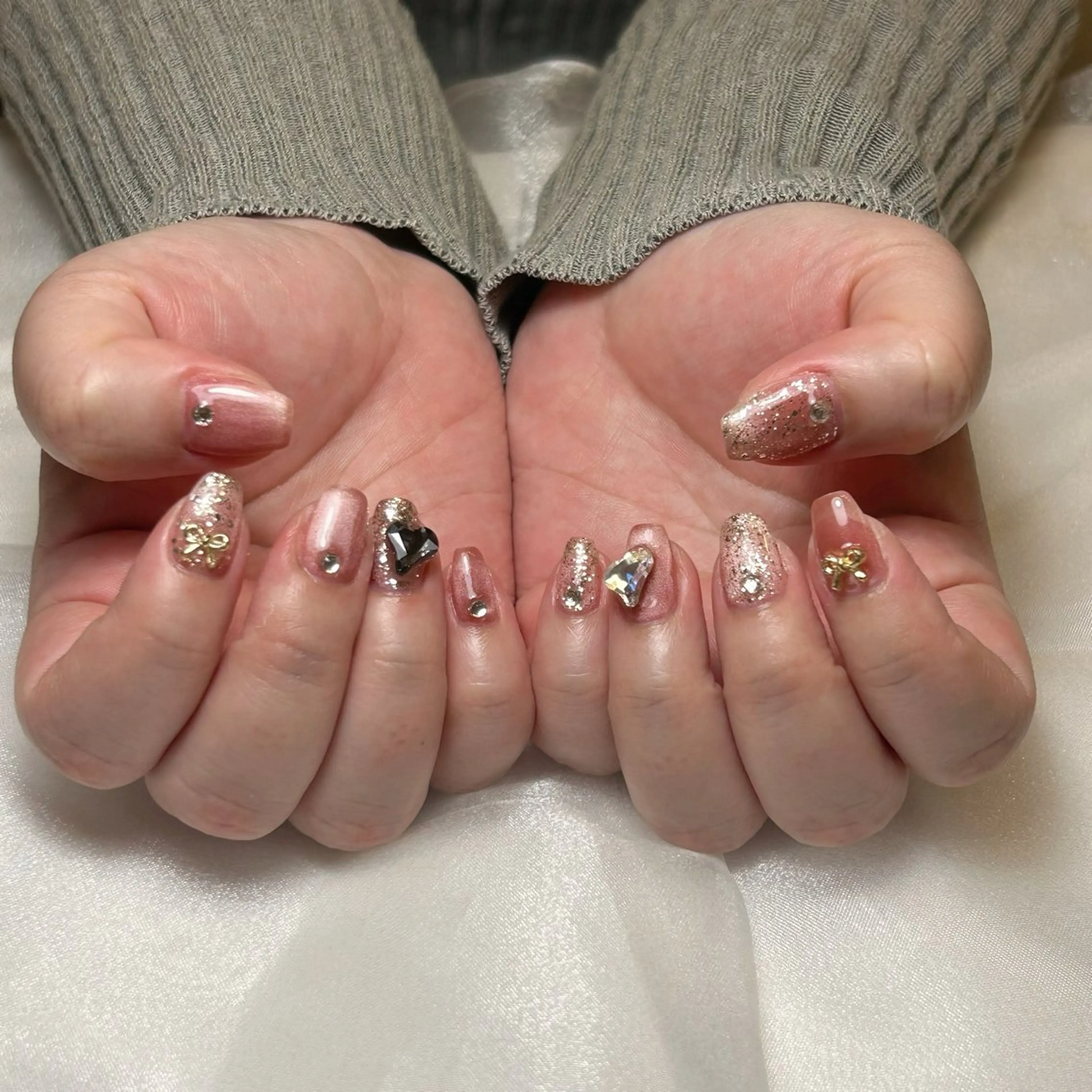 ネイル アートネイル ゴールド ラメ(グリッター) マグネットネイル ピンク nico +所属・nico + 鷲野のネイルデザイン