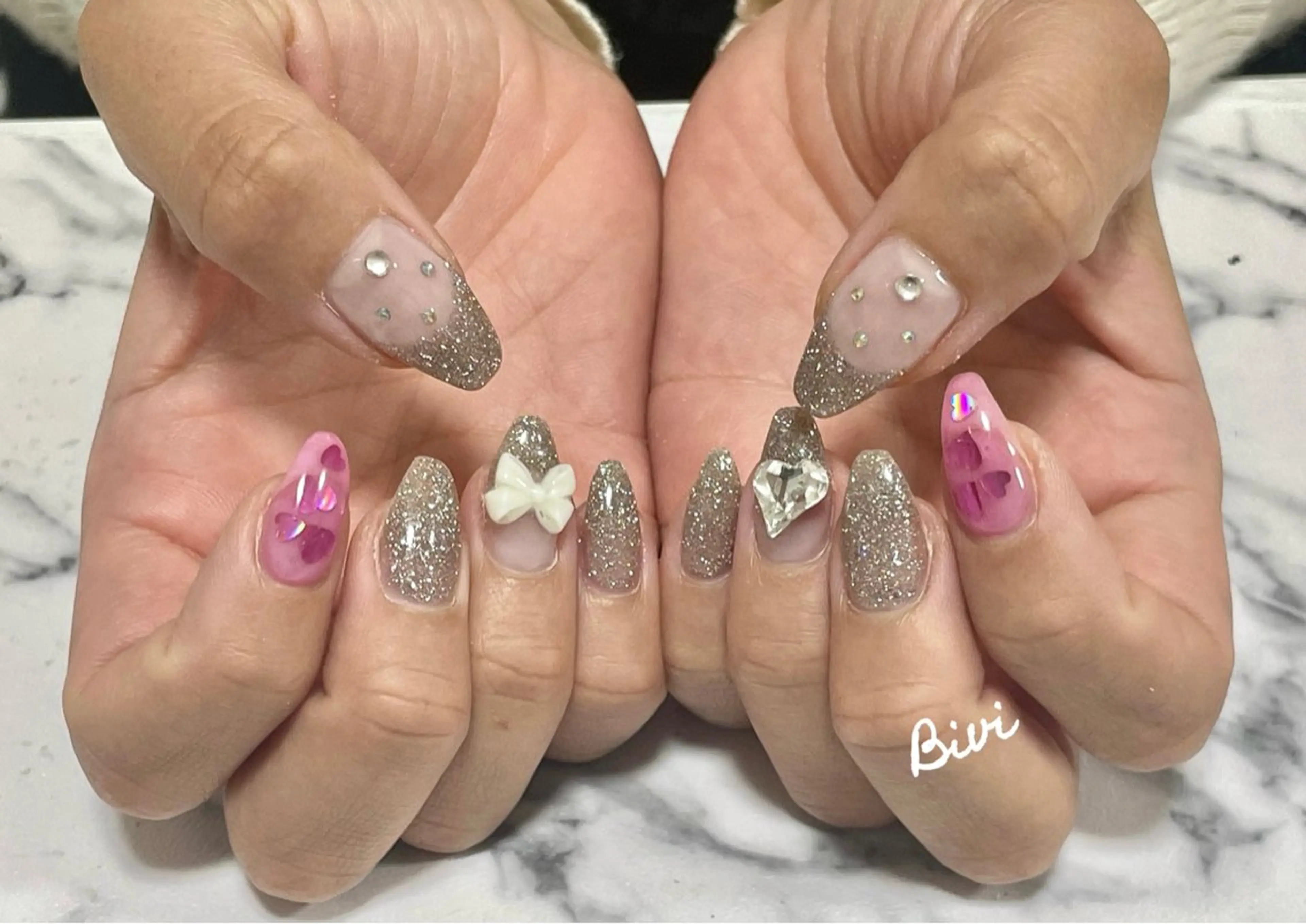 ネイル アートネイル フラッシュネイル ラメ(グリッター) シルバー スクエアネイル ♡Bivi♡自爪に 優しいネイルサロンのネイルデザイン