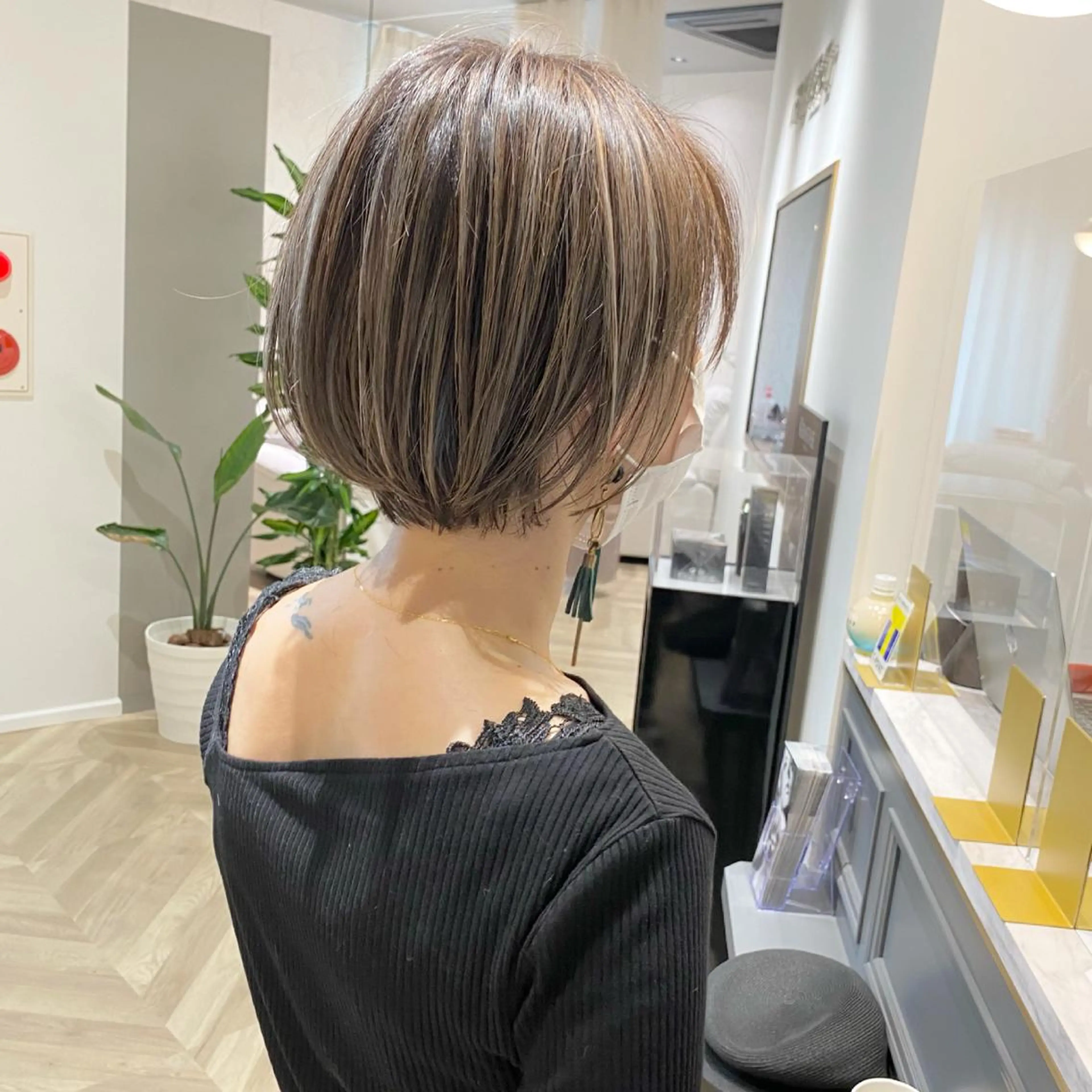 ミディアム ショートボブ ボブ ハイライト FURUSHO所属・山根 賢樹のヘアスタイル