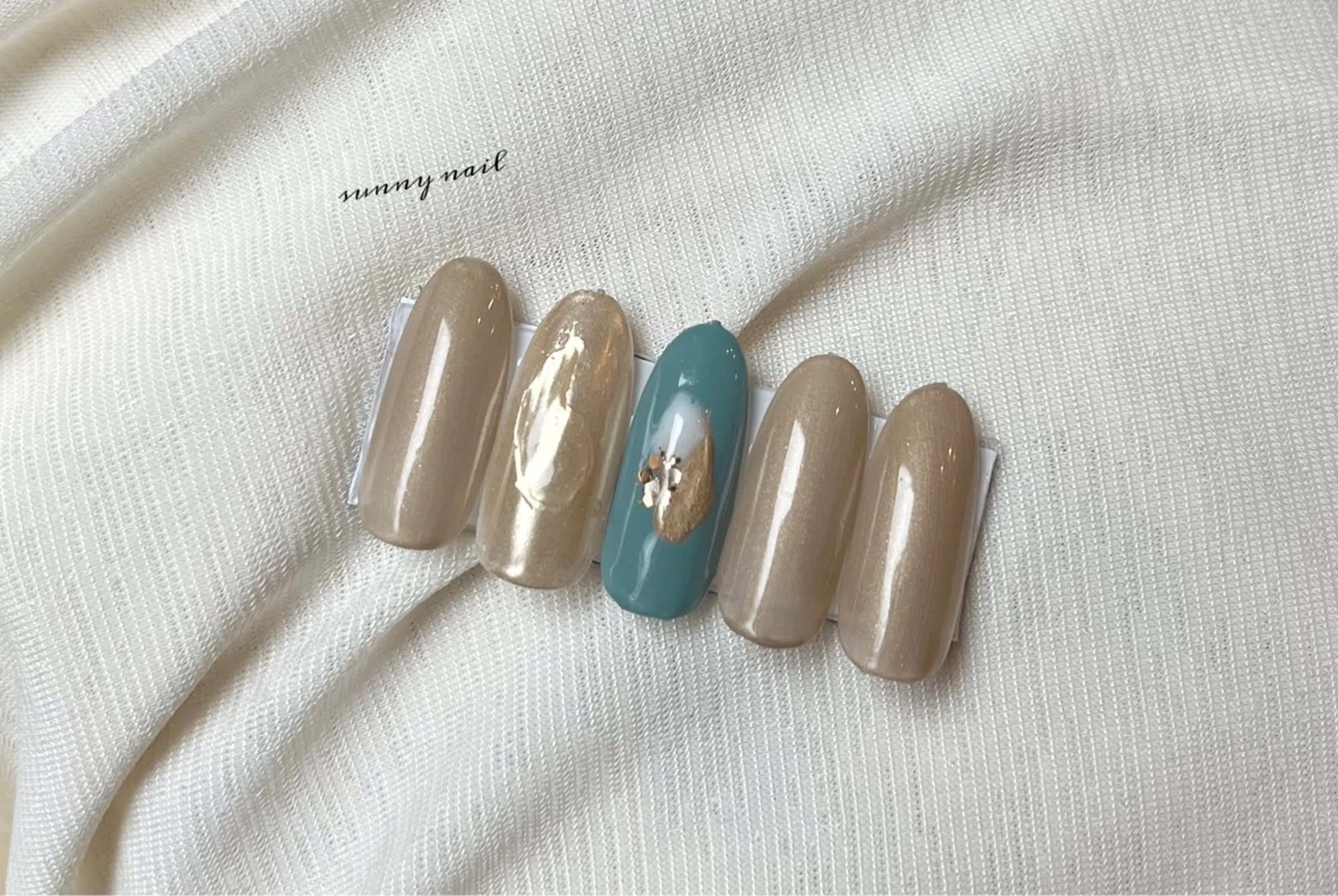 ネイル ゴールド グリーン ミラーネイル sunny nailのネイルデザイン