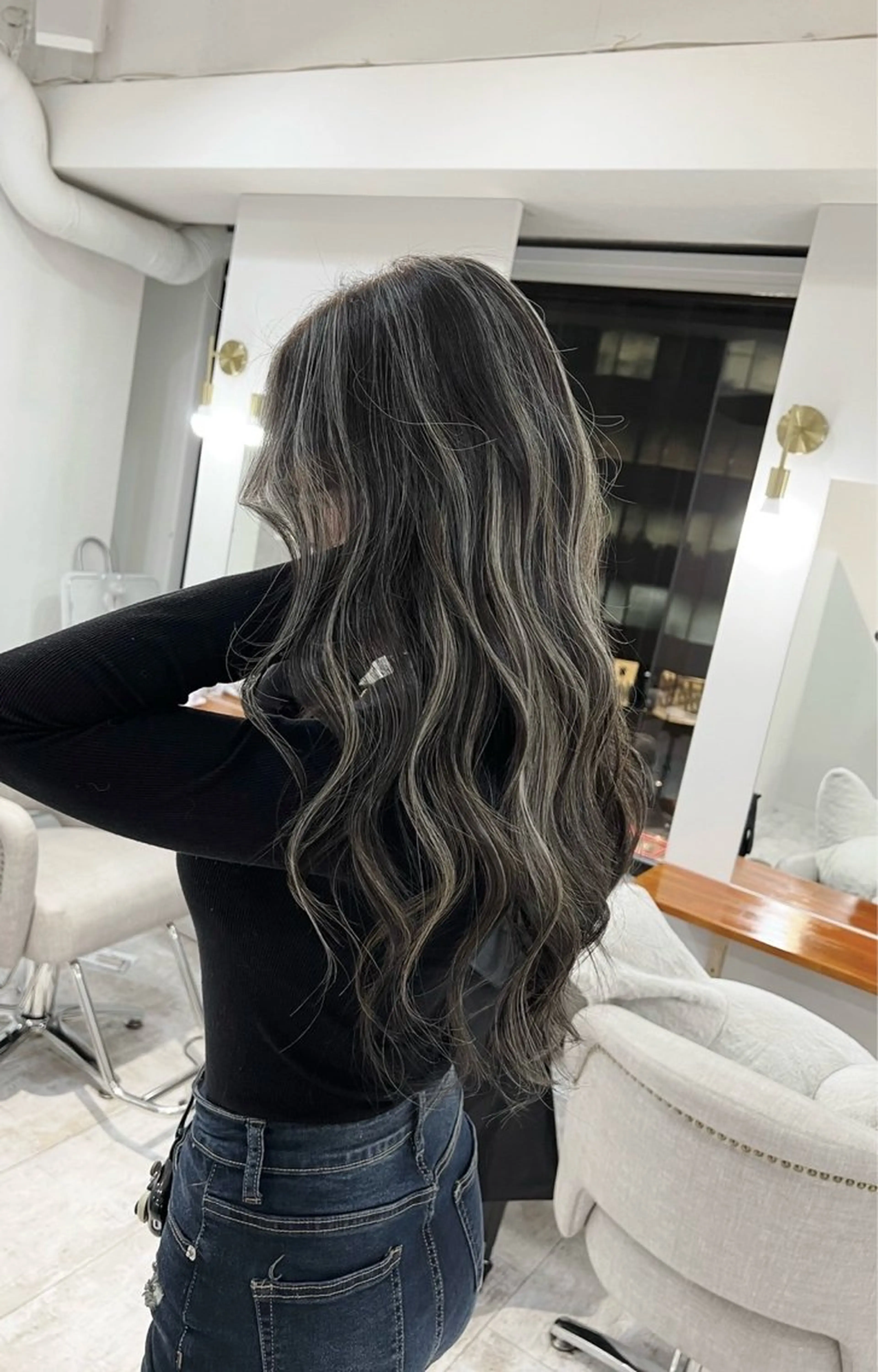 ロング カラー ダークグレー ダークグレージュ グレージュ ハイライトカラー ハイライト ヘアカラー トリートメント ROBIN所属・指名数No.1 /NAOYAのヘアスタイル