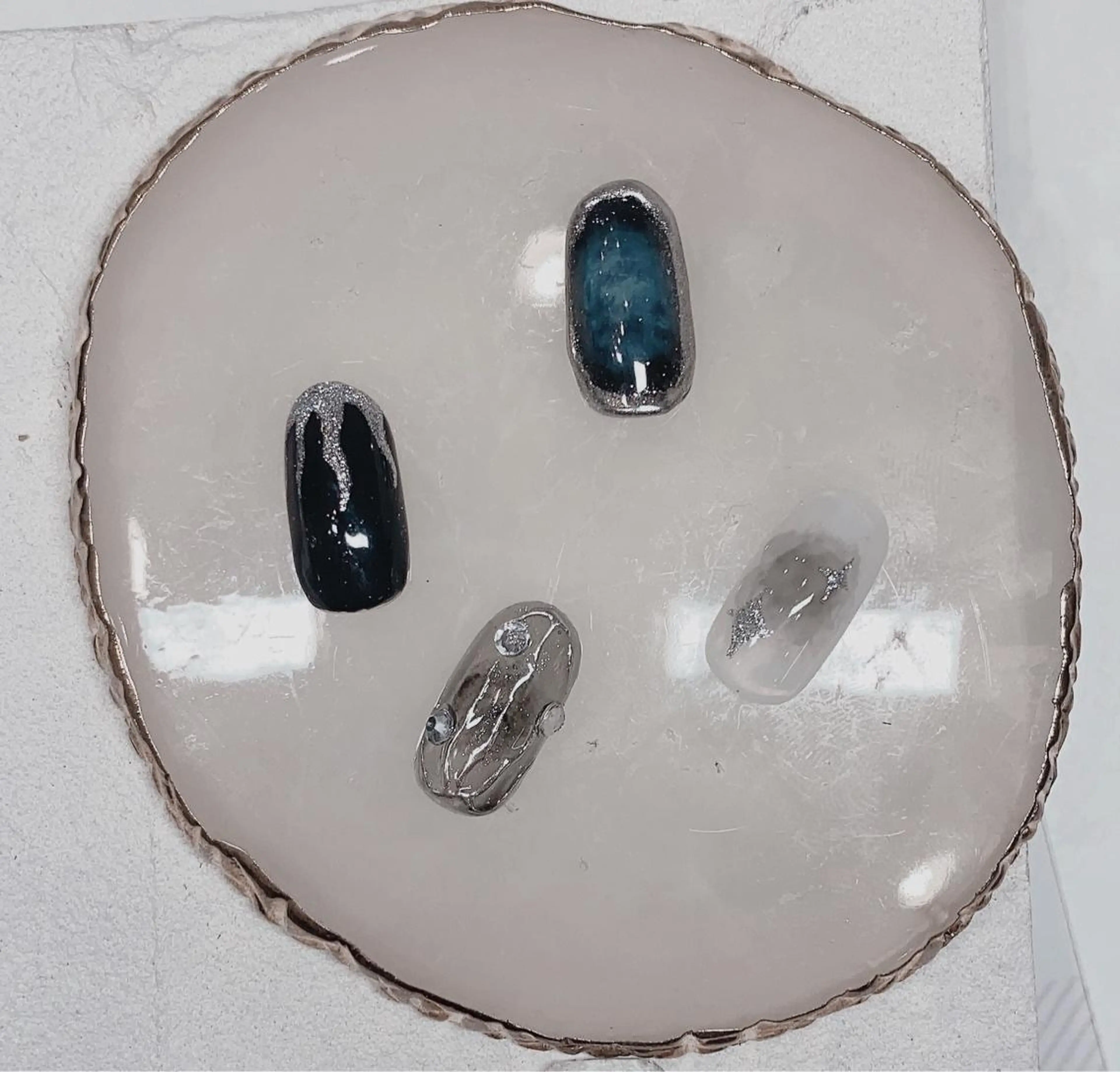 ネイル チークネイル ミラーネイル シルバー ハンドネイル Bianca Nishikataのネイルデザイン