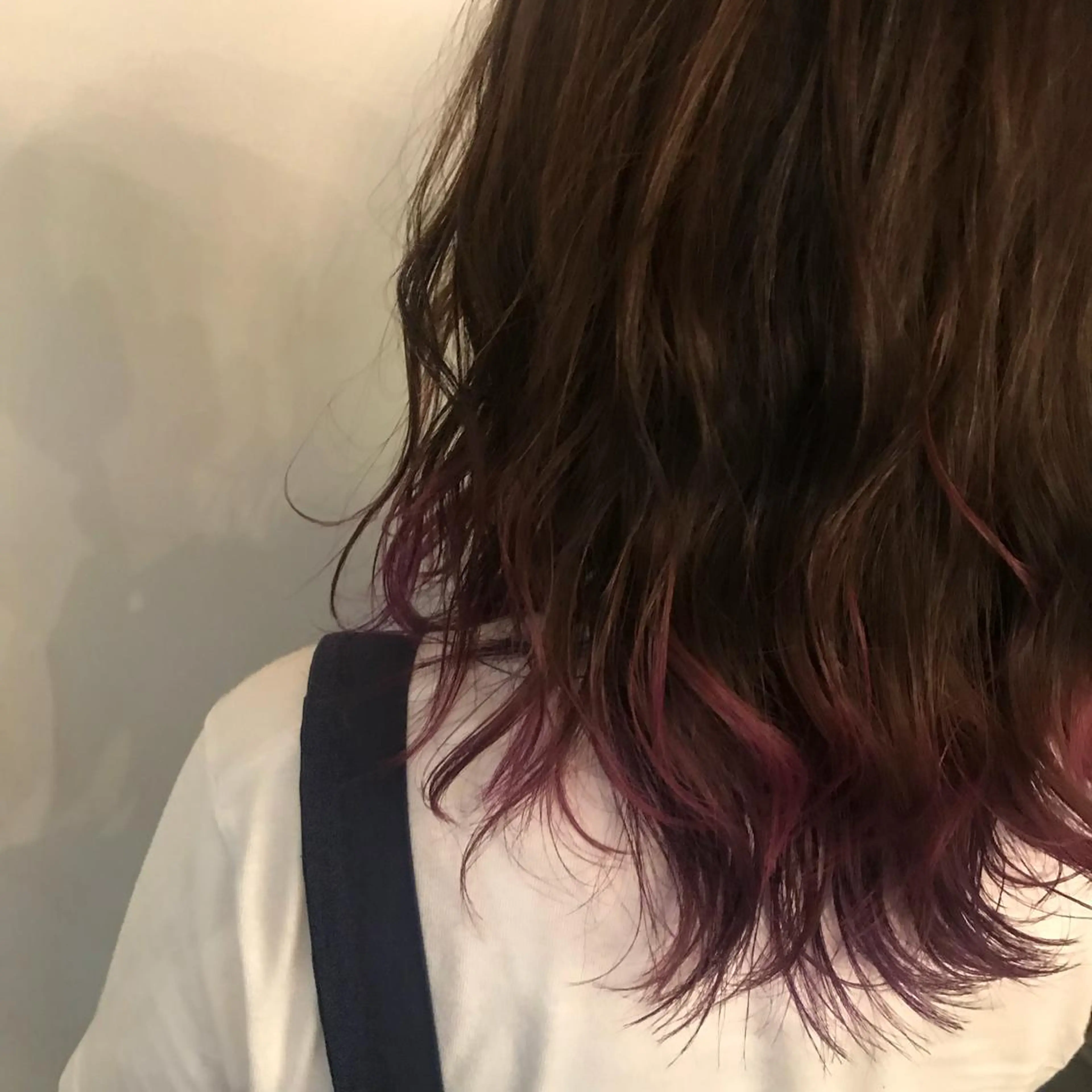 セミロング カラー ブリーチ パープルカラー 山下 直人のヘアスタイル