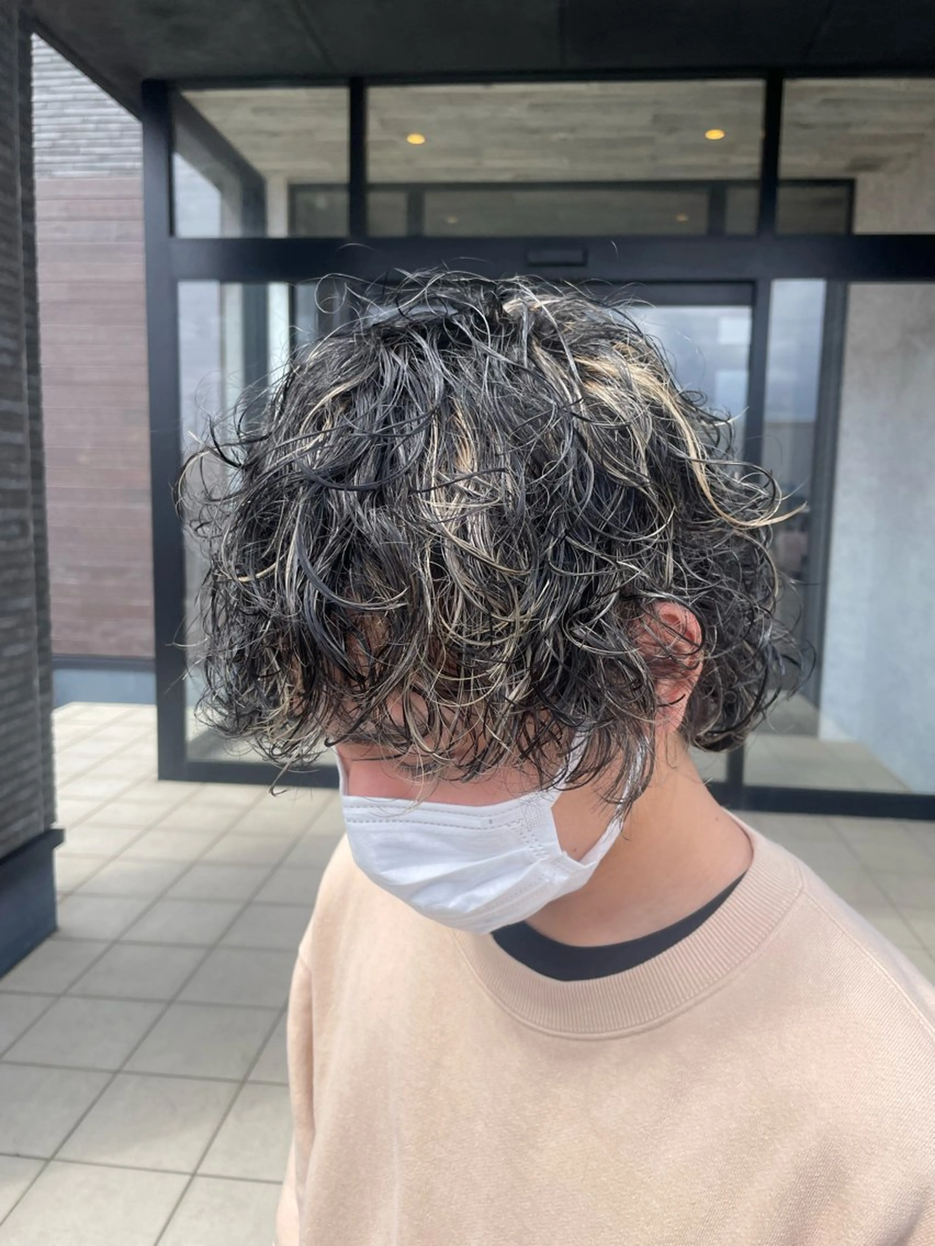 パーマ メンズ メンズハイライト メンズパーマ スパイラルパーマ Earth Yuhiのヘアスタイル