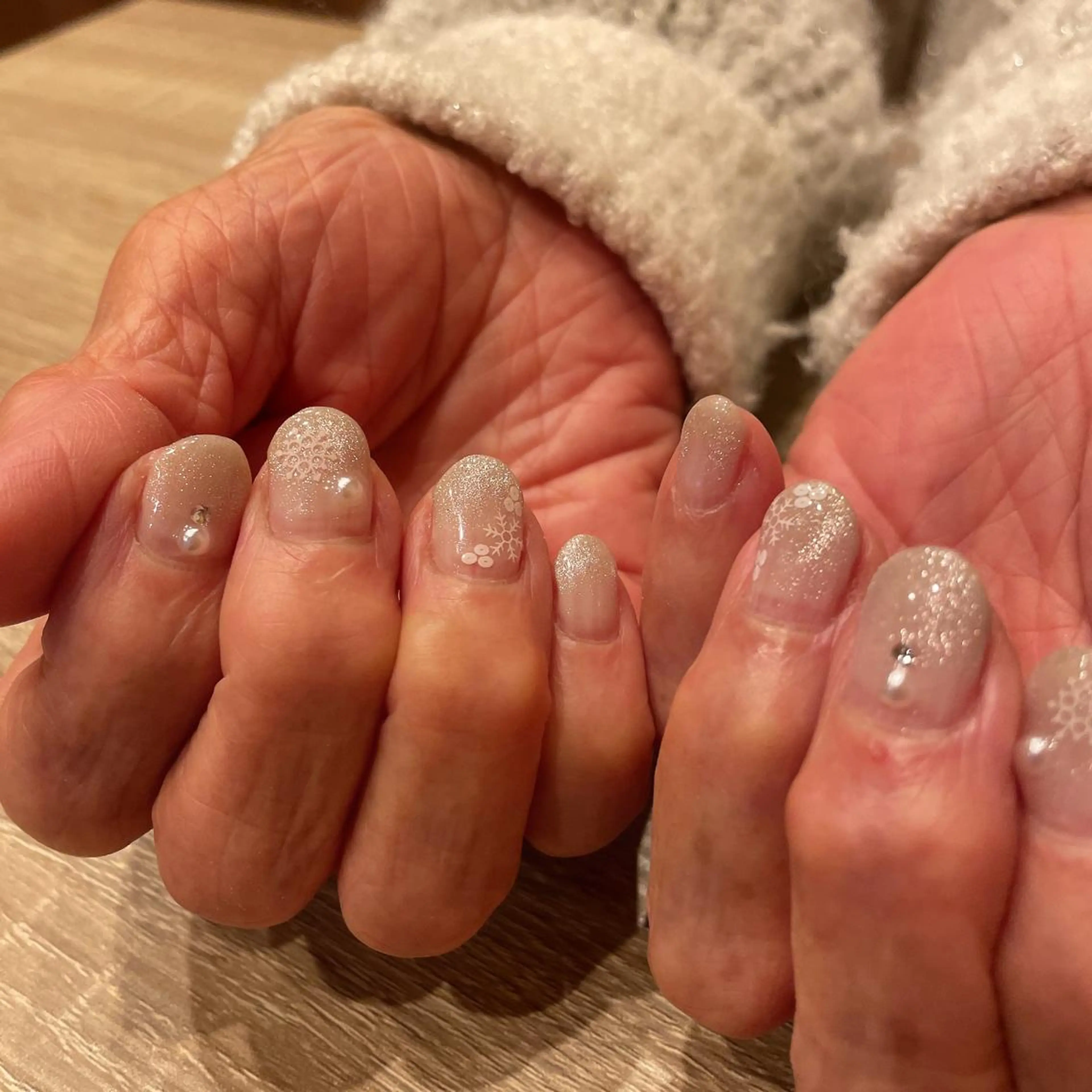 ネイル グラデーション マグネットネイル 冬ネイル クリスマス liberté所属・liberté🫧 新小岩のネイルデザイン