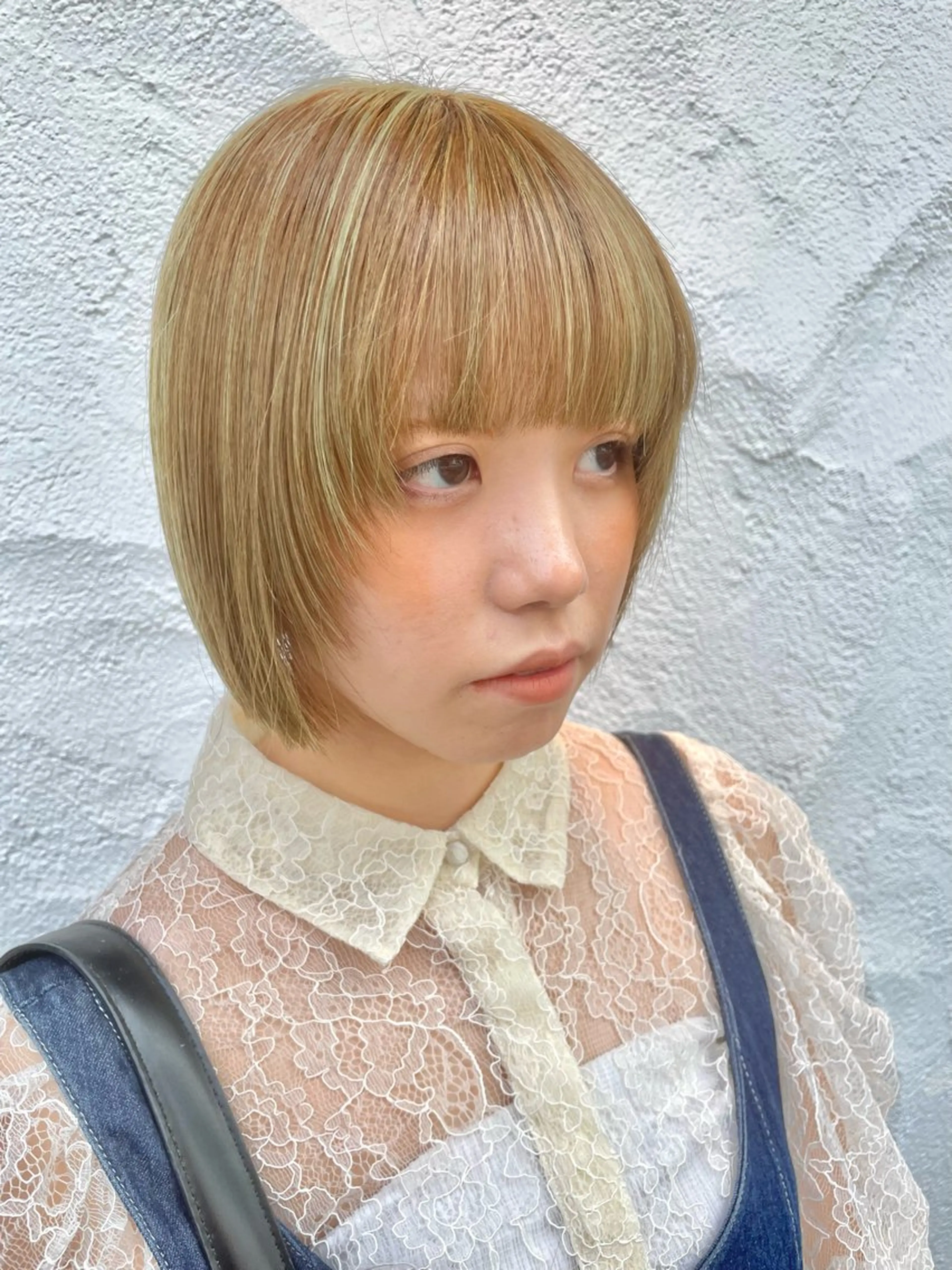 ショート イエローカラー 顔周りカット ハイライト レイヤーカット ダメージレス特化🪩 パーマ ＡＭＩのヘアスタイル