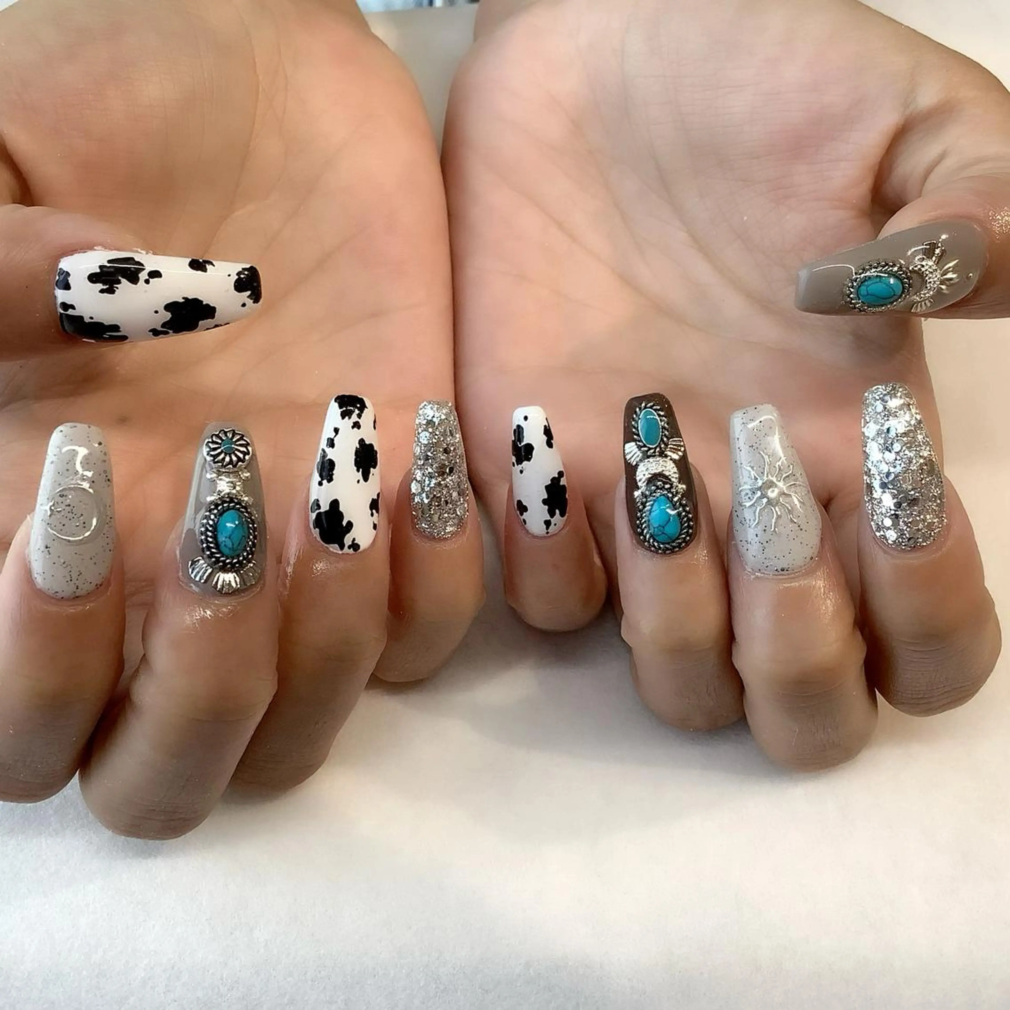 ネイル ハンドネイル 💎🐰 saki. m 🐰💎のネイルデザイン