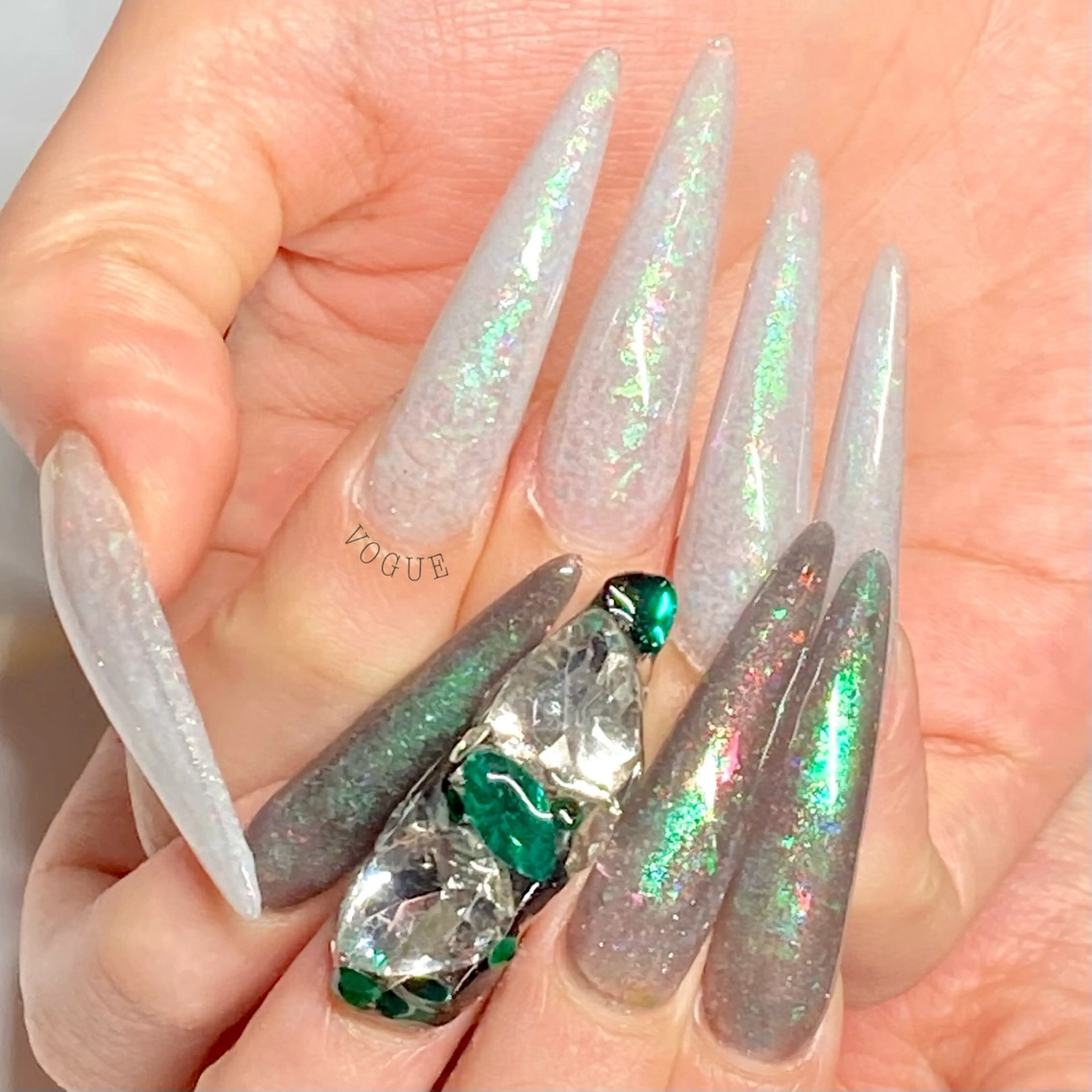 ネイル ハンドネイル VOGUE ×SWANのネイルデザイン