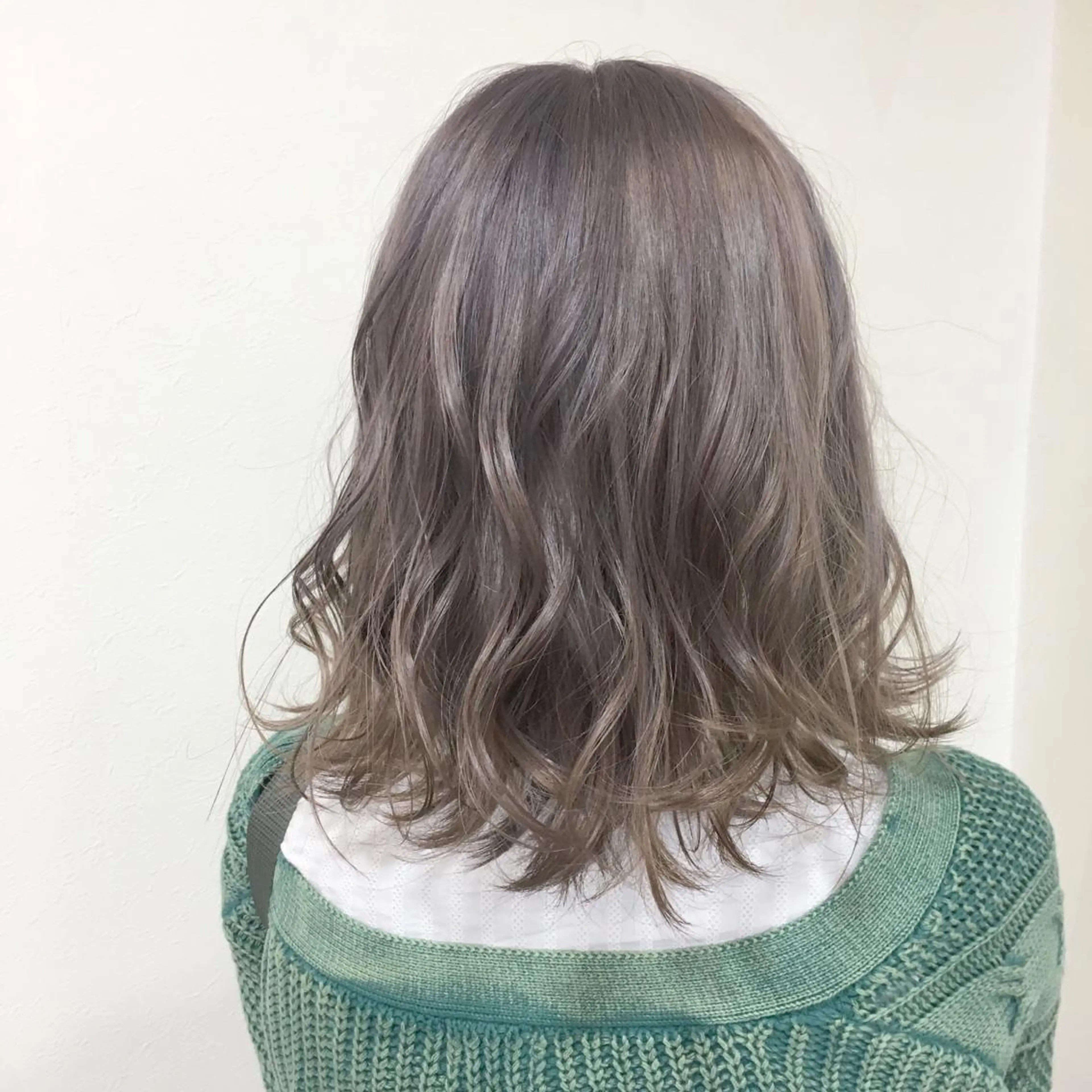カラー 工藤 綾華のヘアスタイル