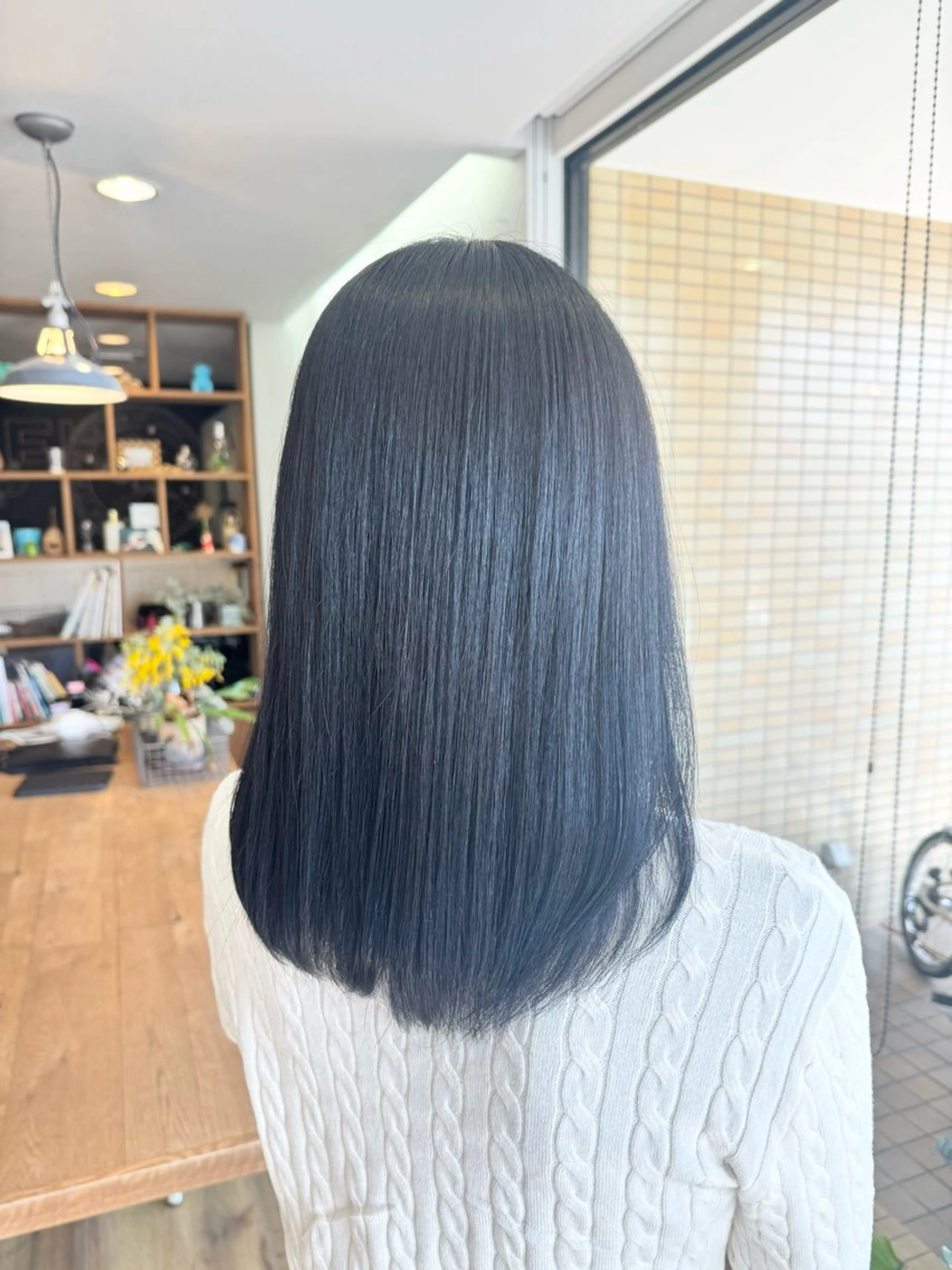 ロング カラー 黒髪 ブルーカラー ブルーブラック ヘアカラー トリートメント ツキダテ ユイのヘアスタイル