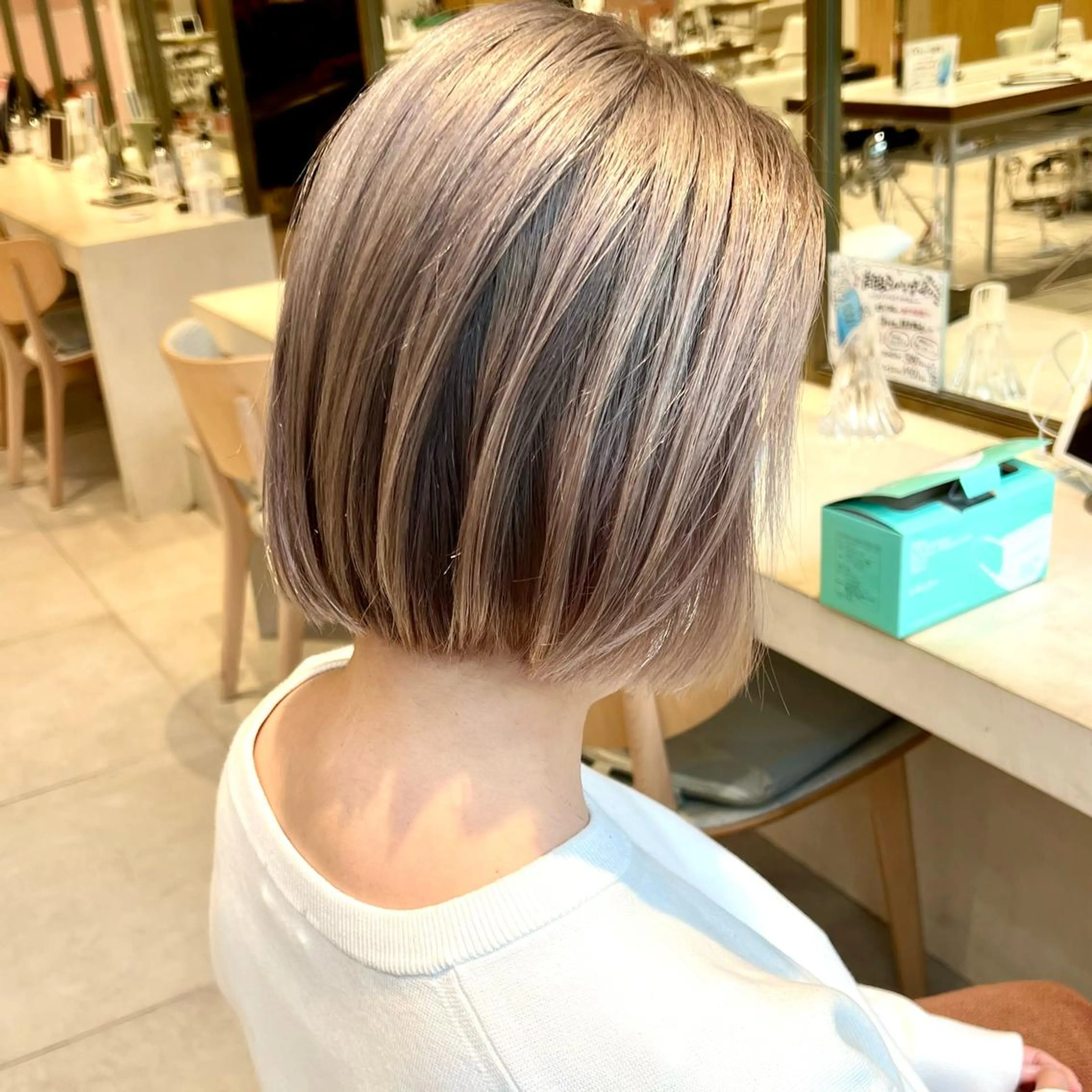 ショート カラー ヘアアレンジ ベージュカラー 透明感カラー グレージュ ボブ レイヤー専門家 ダブルカラー修のヘアスタイル