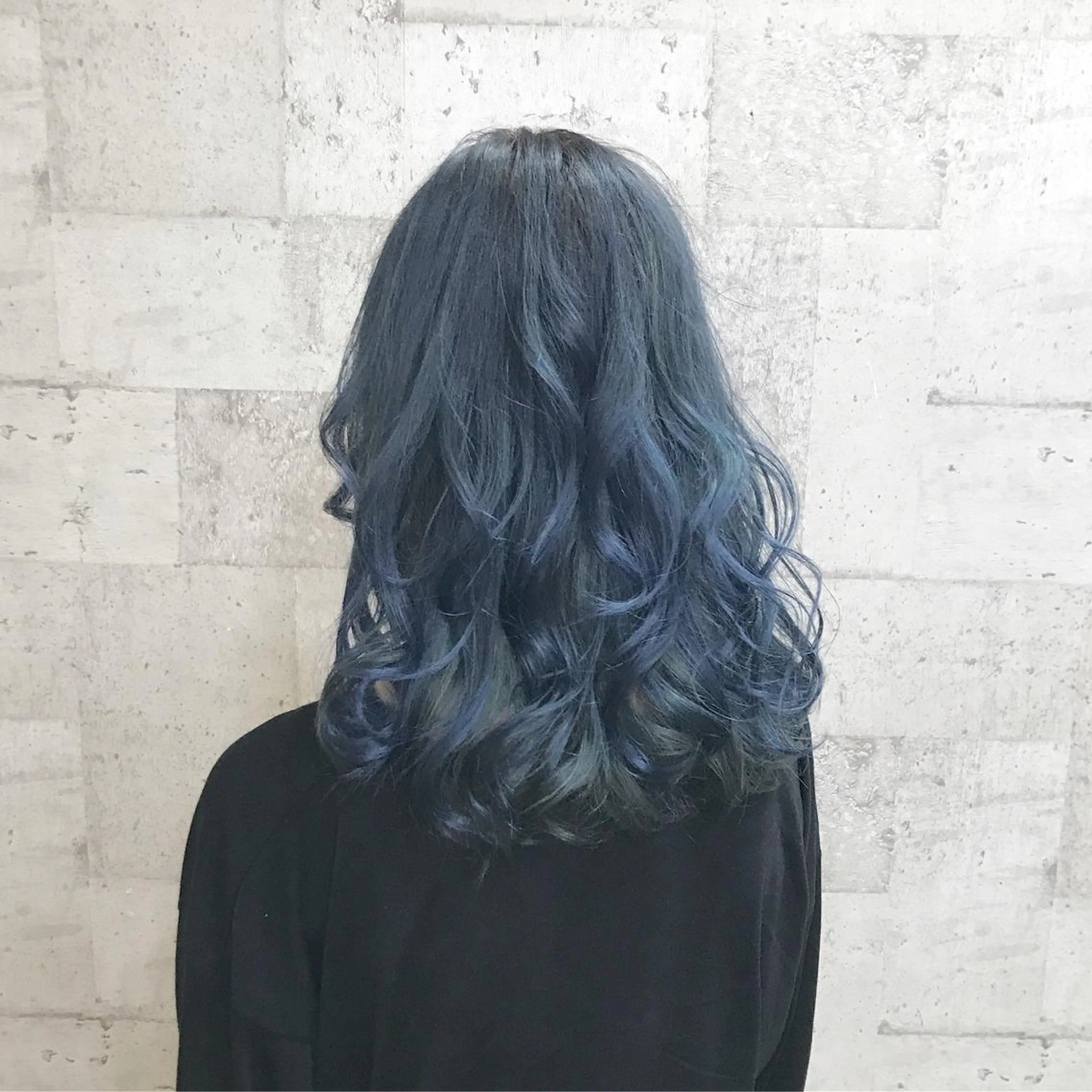 ミディアム カラー ブルーカラー インナーカラー/天神 ブリーチ/吉田のヘアスタイル