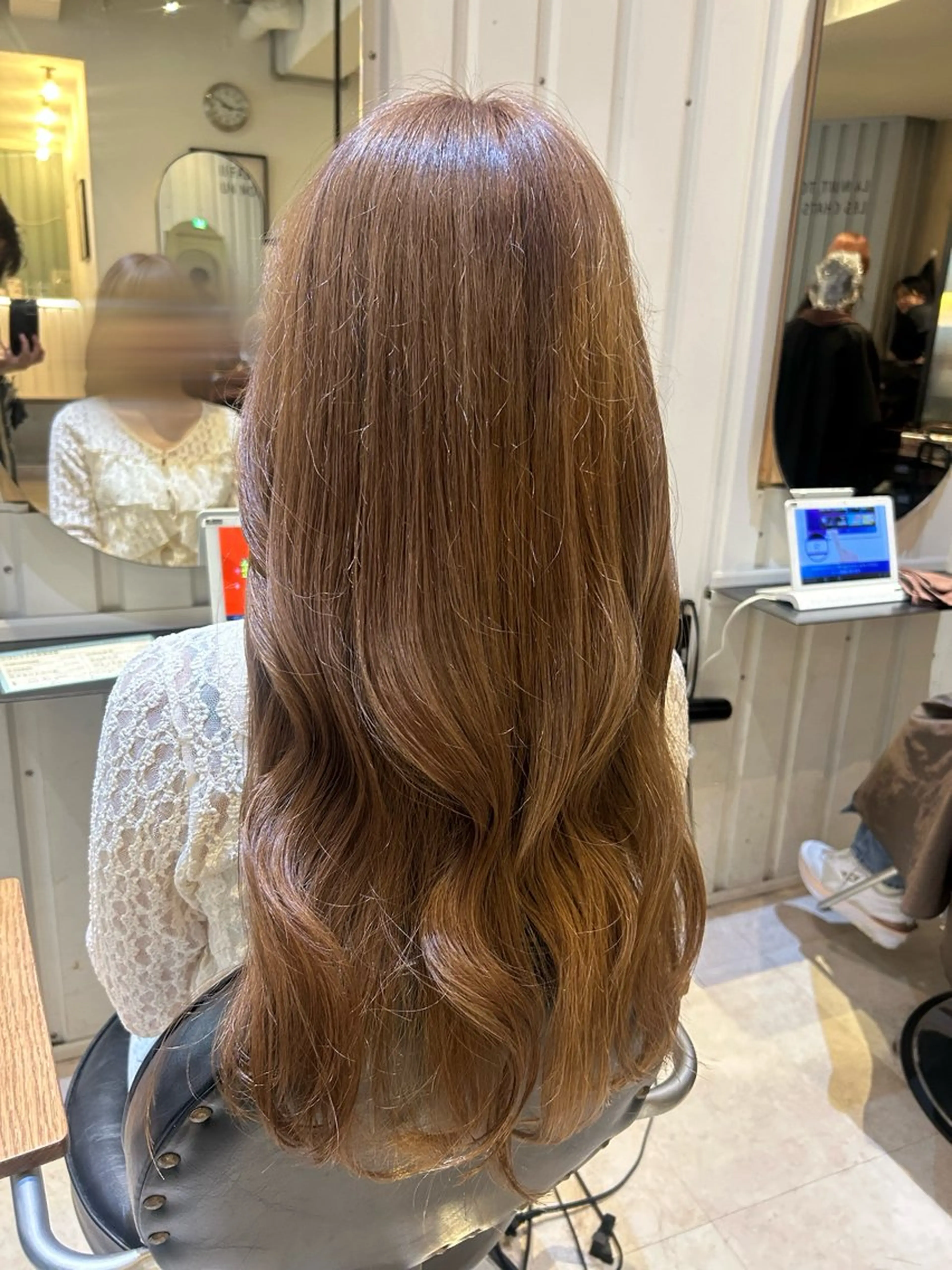 ロング カラー ベージュカラー ブリーチ ミルクティーベージュ La fith hair fun 池袋店所属・白髪染めカラー/ 赤み消し HIROのヘアスタイル