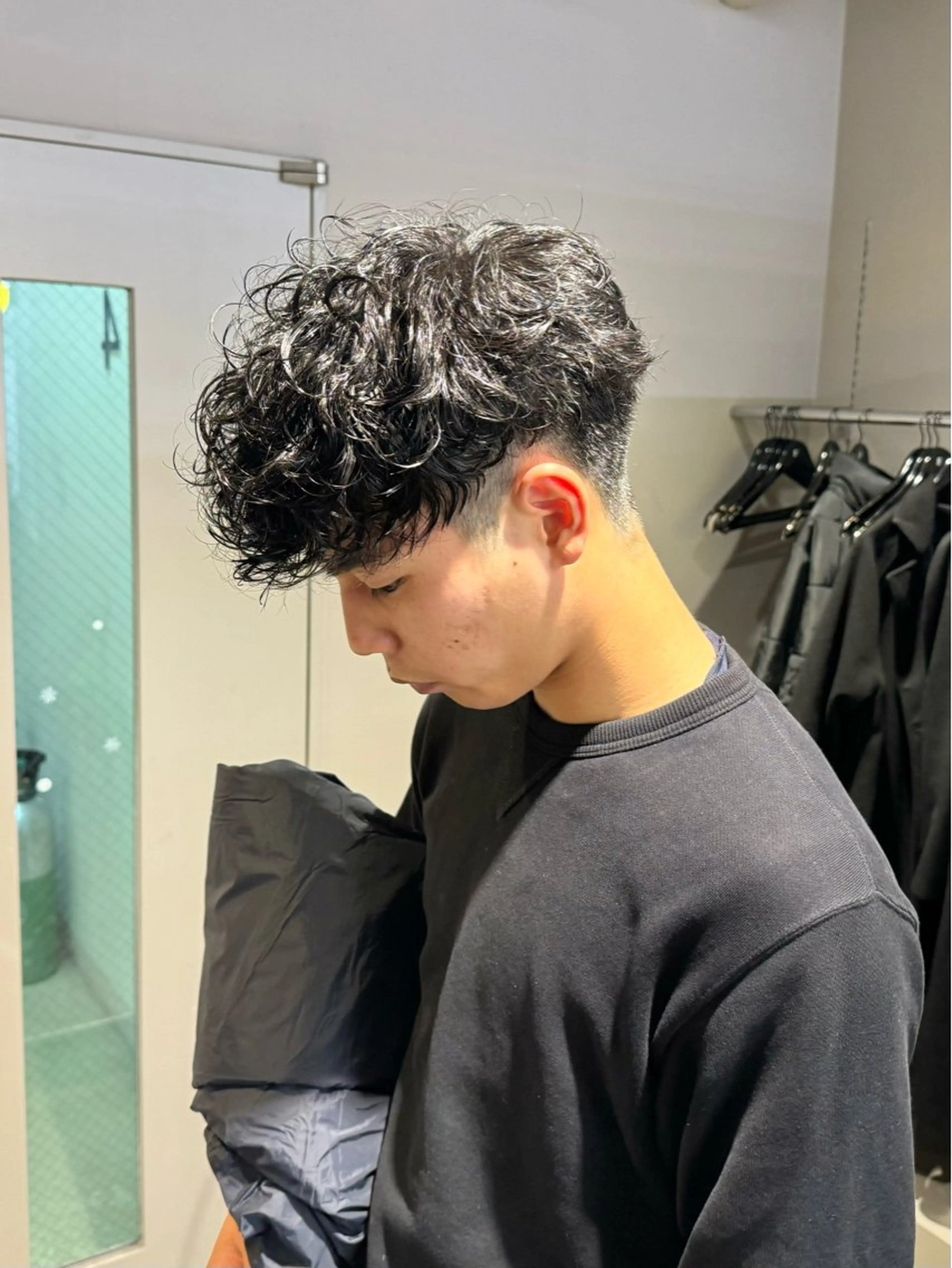 ショート パーマ ヘアアレンジ メンズ メンズパーマ スペインカール カット パーマ トリートメント ヘッドスパ ヘアセット 顔まわりカット の達人のヘアスタイル