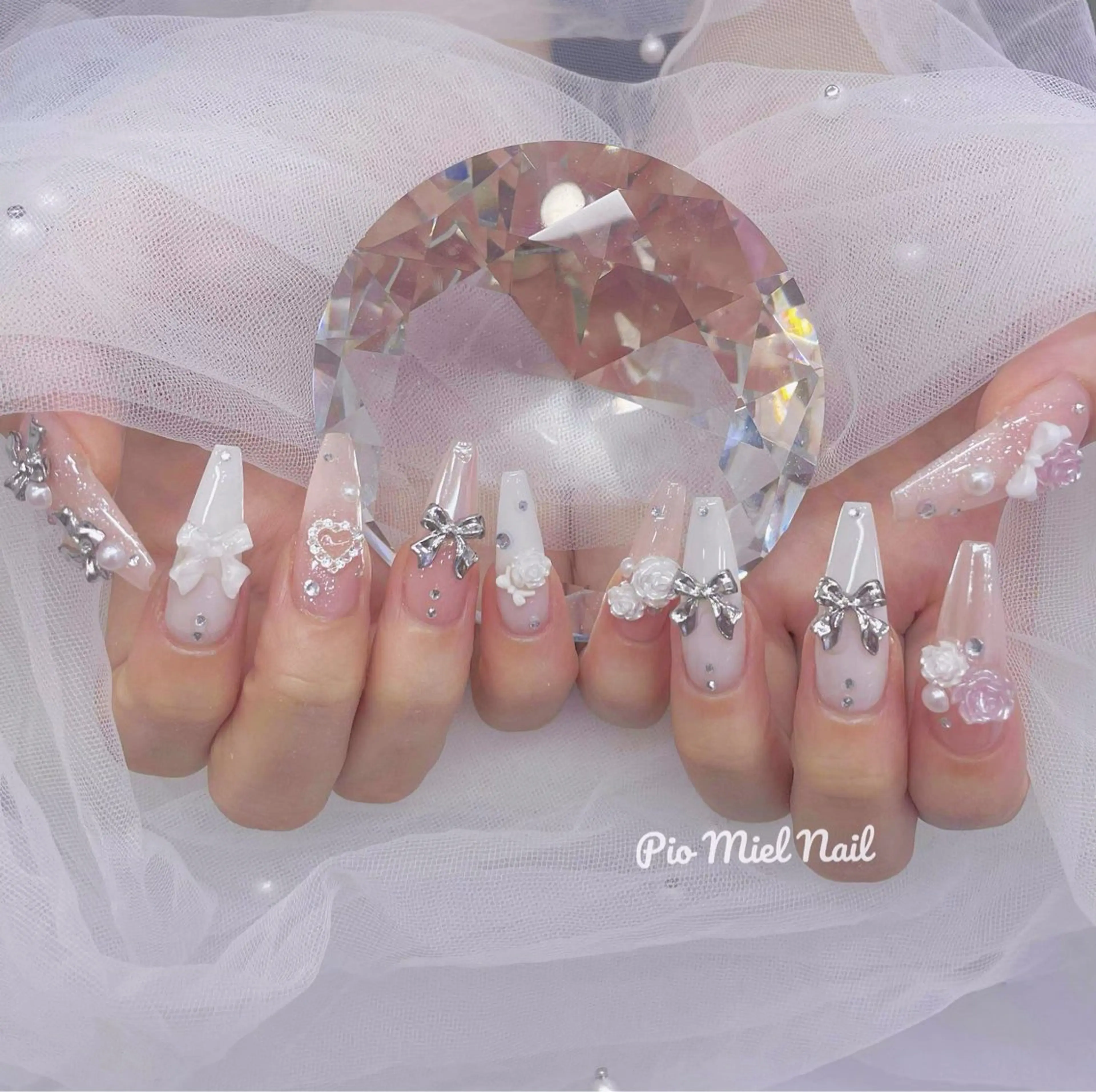 セミロング 韓国風ヘア ハンドネイル momo 長さだしのネイルデザイン