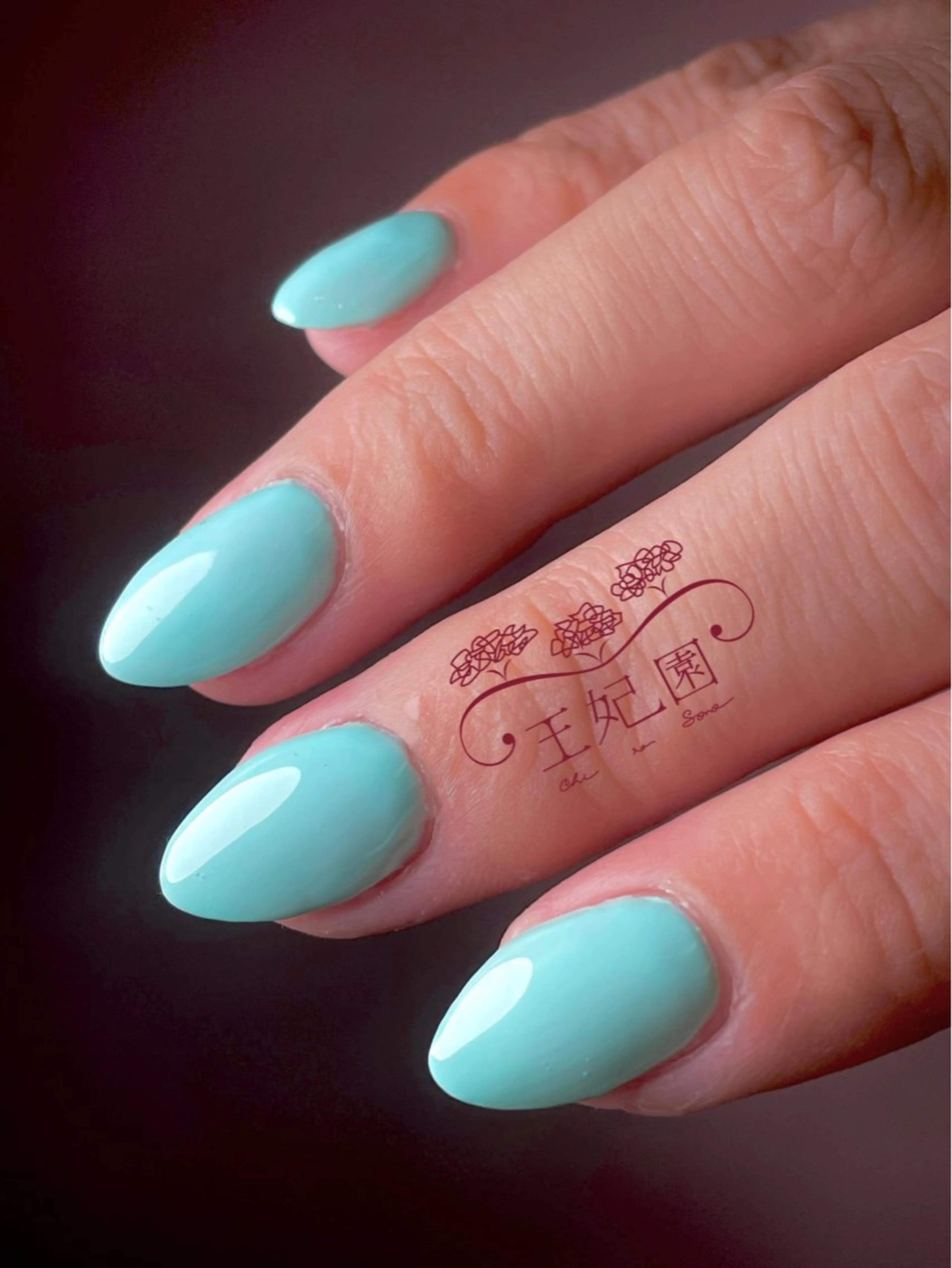 ネイル ブルー グリーン ワンカラーネイル nail salon王妃の園所属・王妃の園 ohinosonoのネイルデザイン