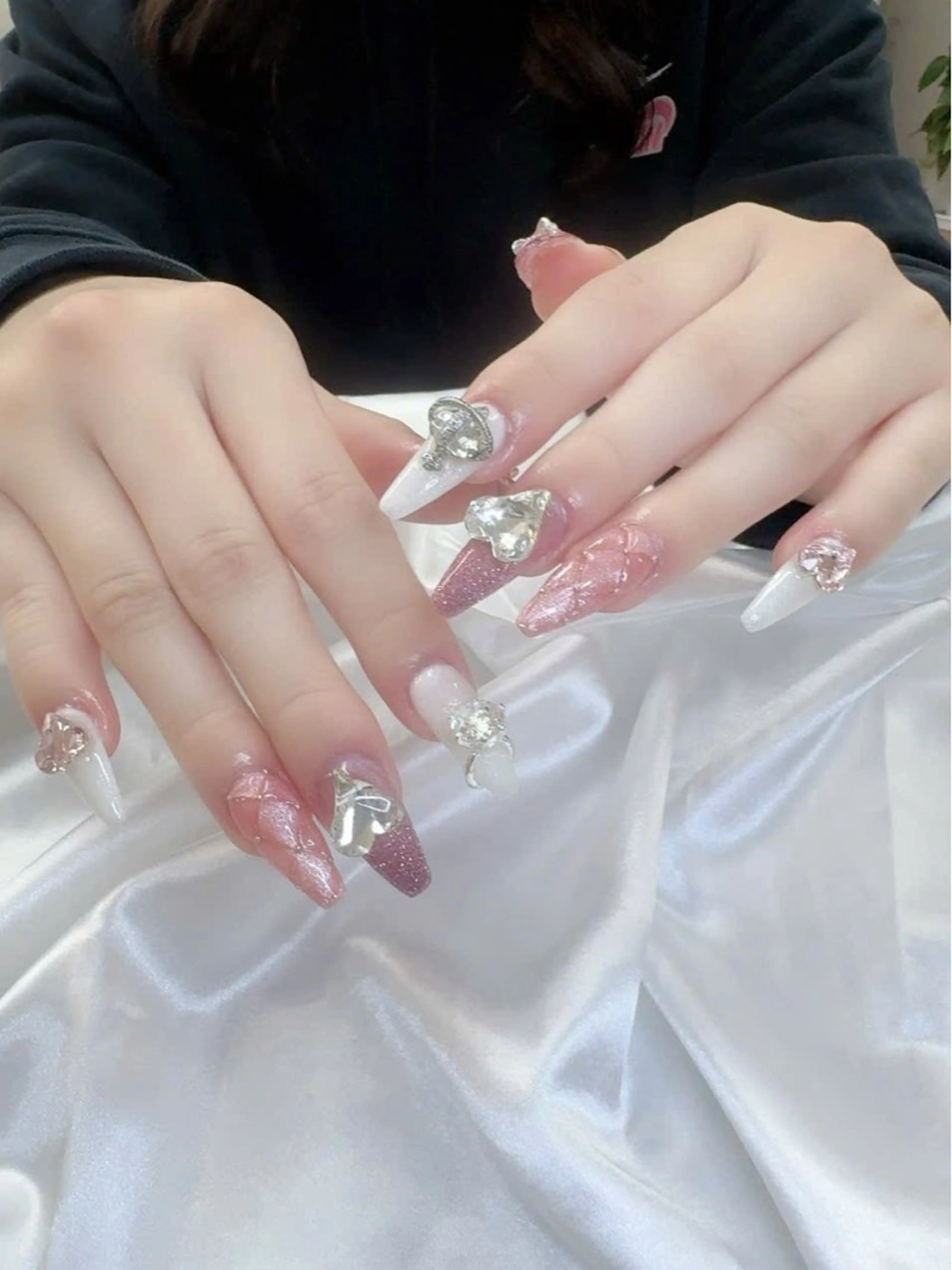 ネイル フレンチネイル グラデーション 韓国ネイル マグネットネイル ニュアンスネイル ハンドネイル ハンドケア Hara Nail 【パラジェル使用】のネイルデザイン