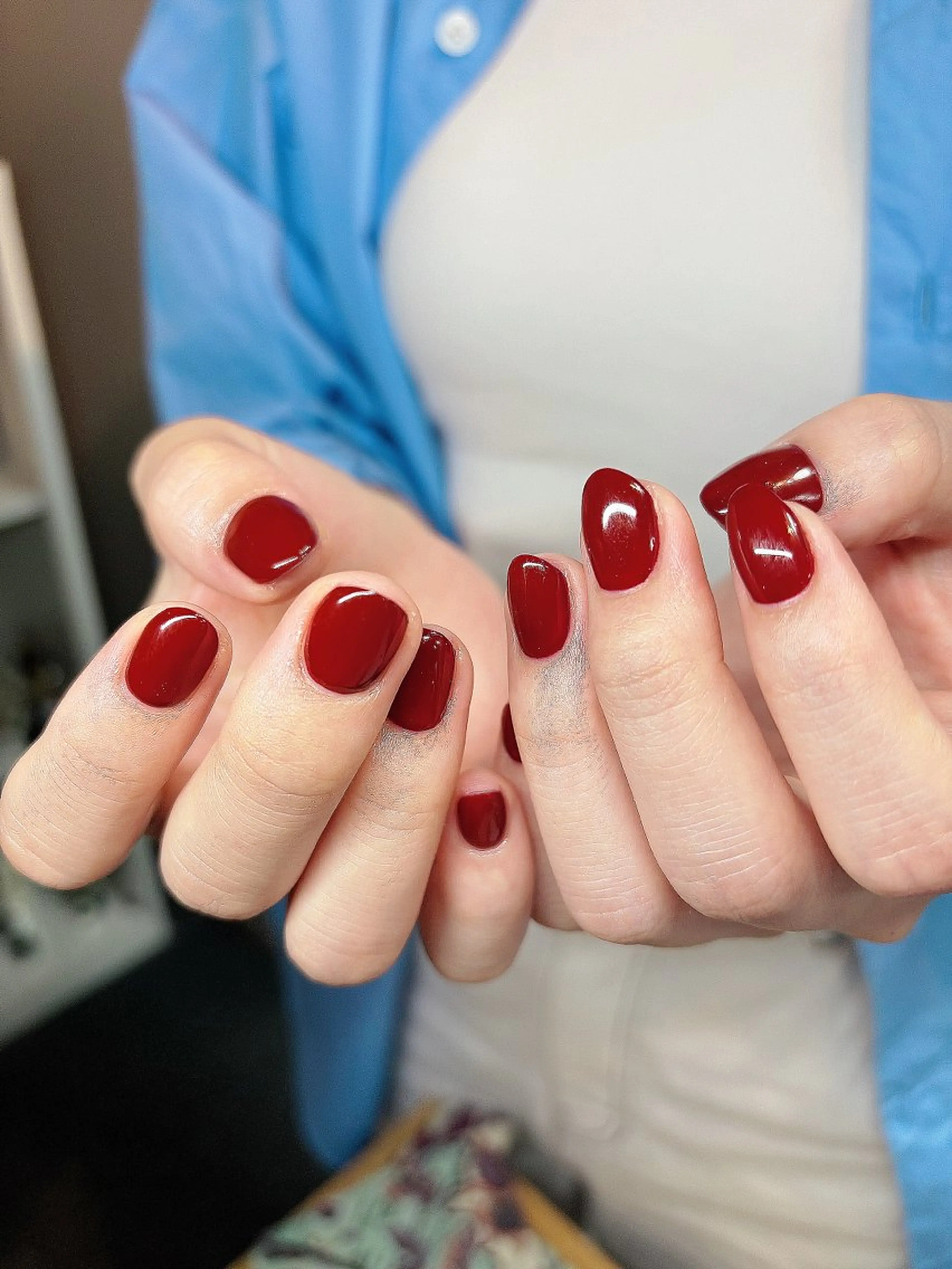 ネイル ワンカラーネイル 赤色 ショートネイル シンプルネイル ハンドネイル ハンドケア 🎀NAIL🎀 AI🪄︎︎◝✩のネイルデザイン