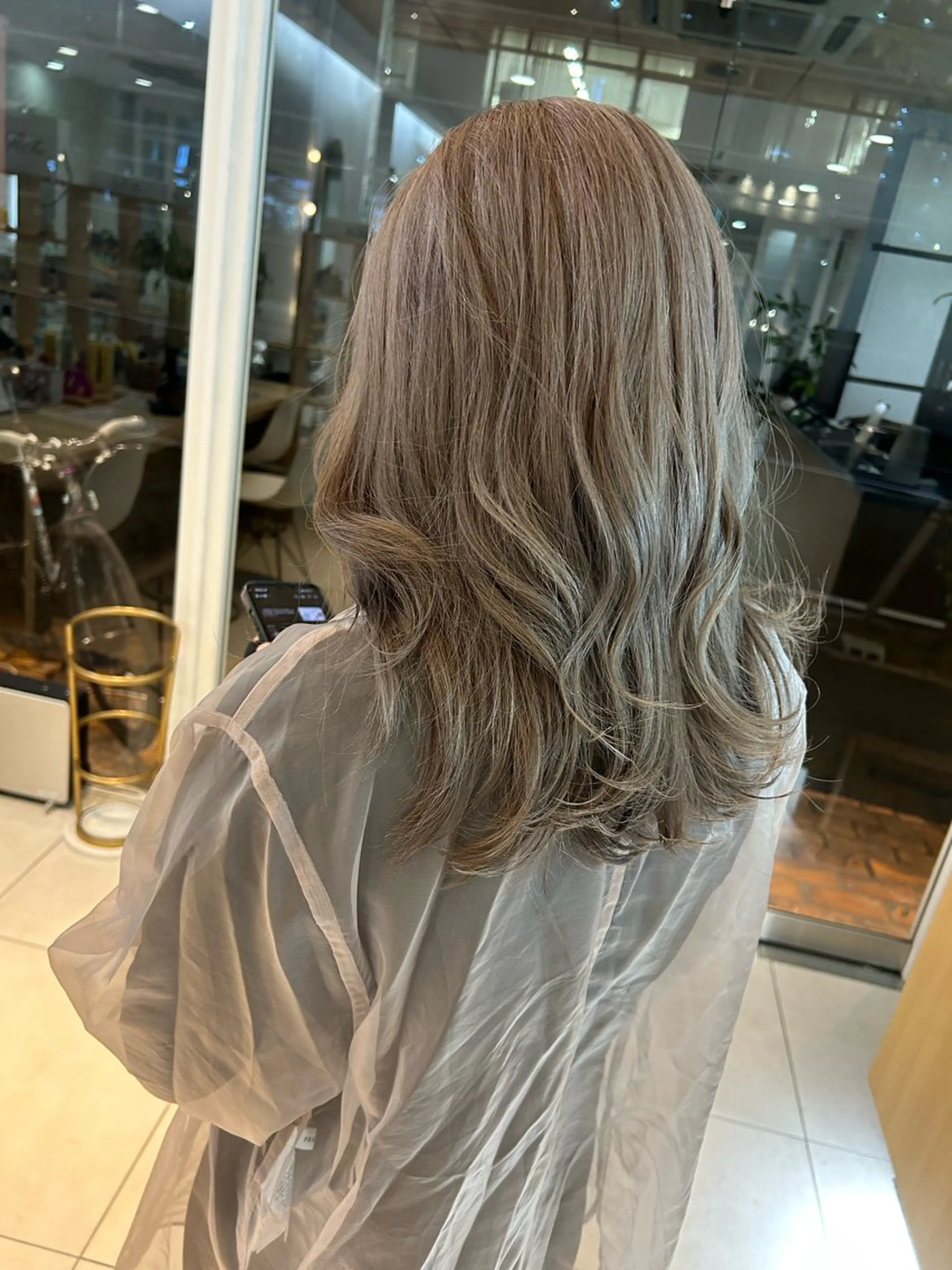 セミロング カラー ブリーチ ケアブリーチ 透明感カラー グレージュ イルミナカラー 🍀透明感抜群🍀/ ハイトーンカラーのヘアスタイル