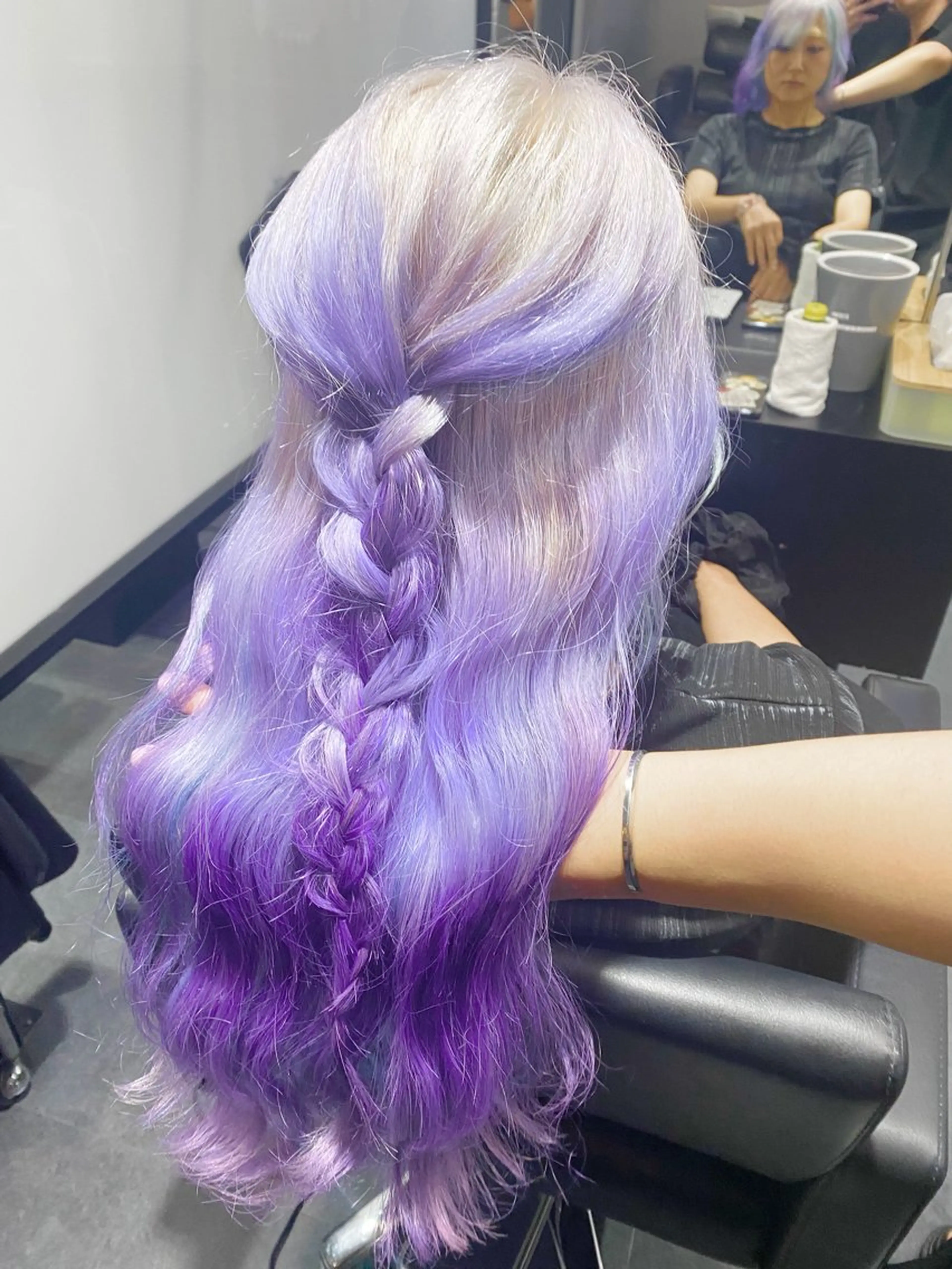 ロング カラー ブリーチ デザインカラー ヘアカラー BOOMBOX所属・パーソナルカラー診断 ホワイトカラー美座尊のヘアスタイル