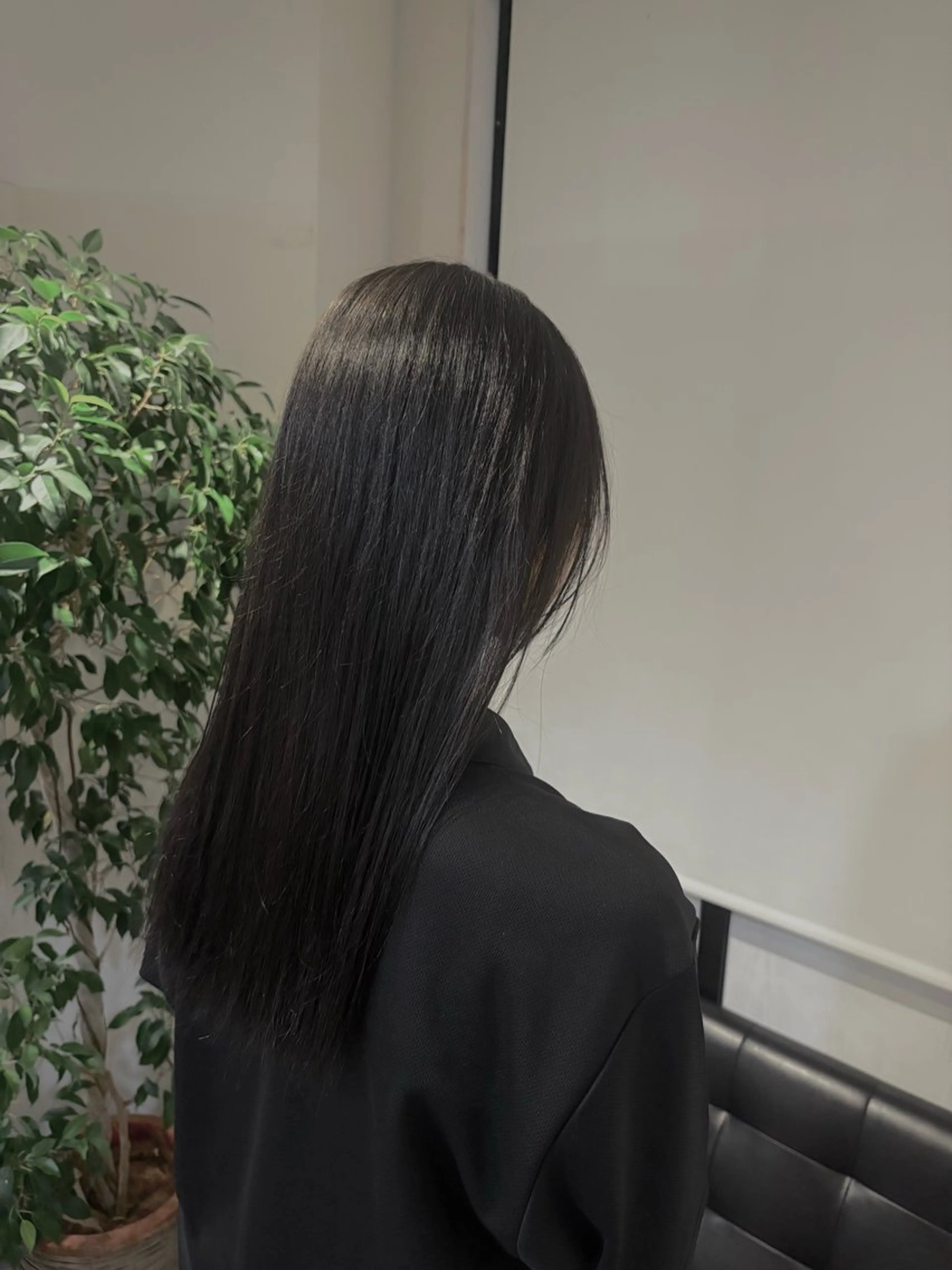 はしもとひより/ 艶カラー/ストレートのヘアスタイル