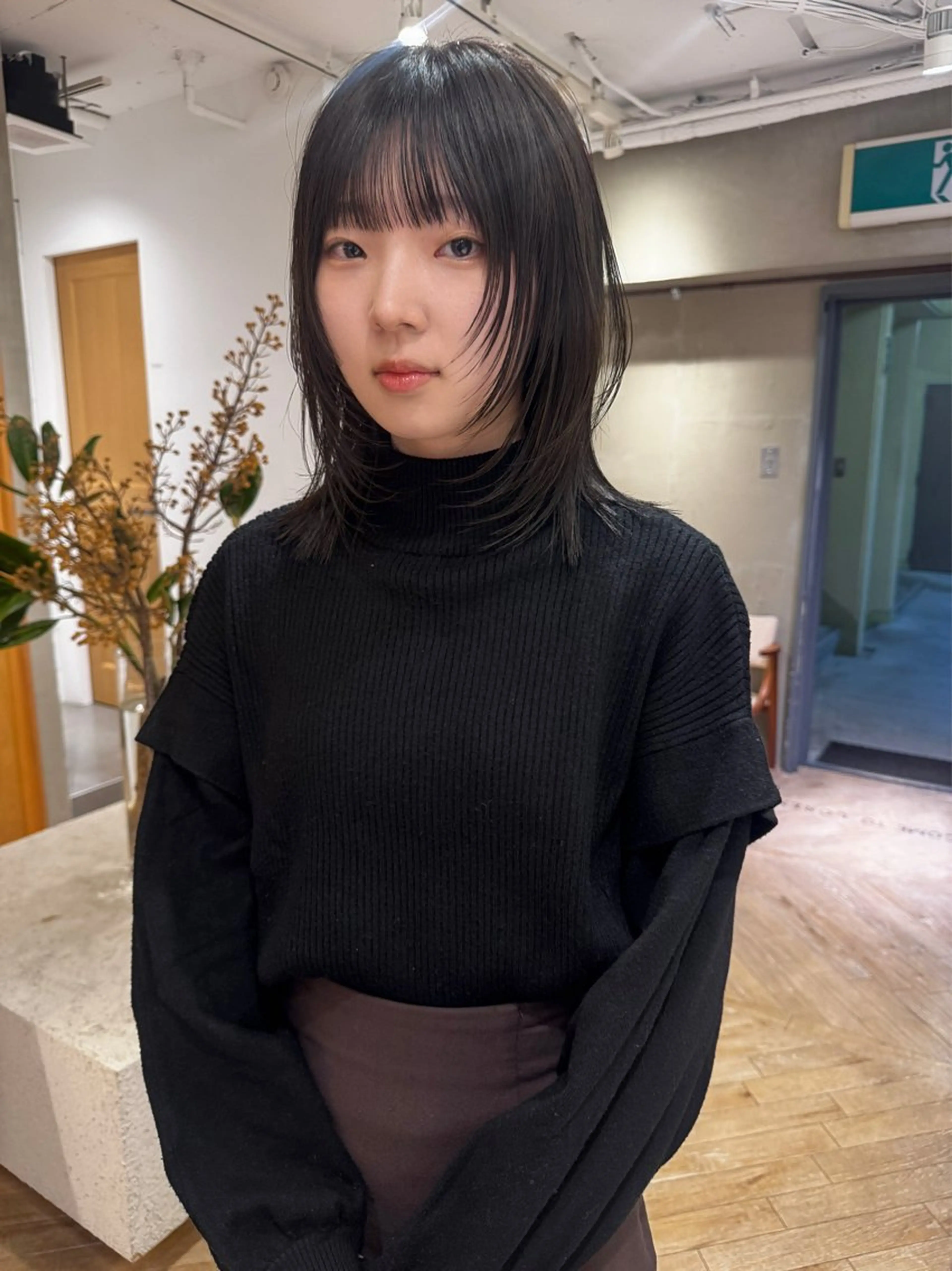 セミロング 顔まわりレイヤー レイヤーカット 名古屋レイヤーカット LORENハダのヘアスタイル