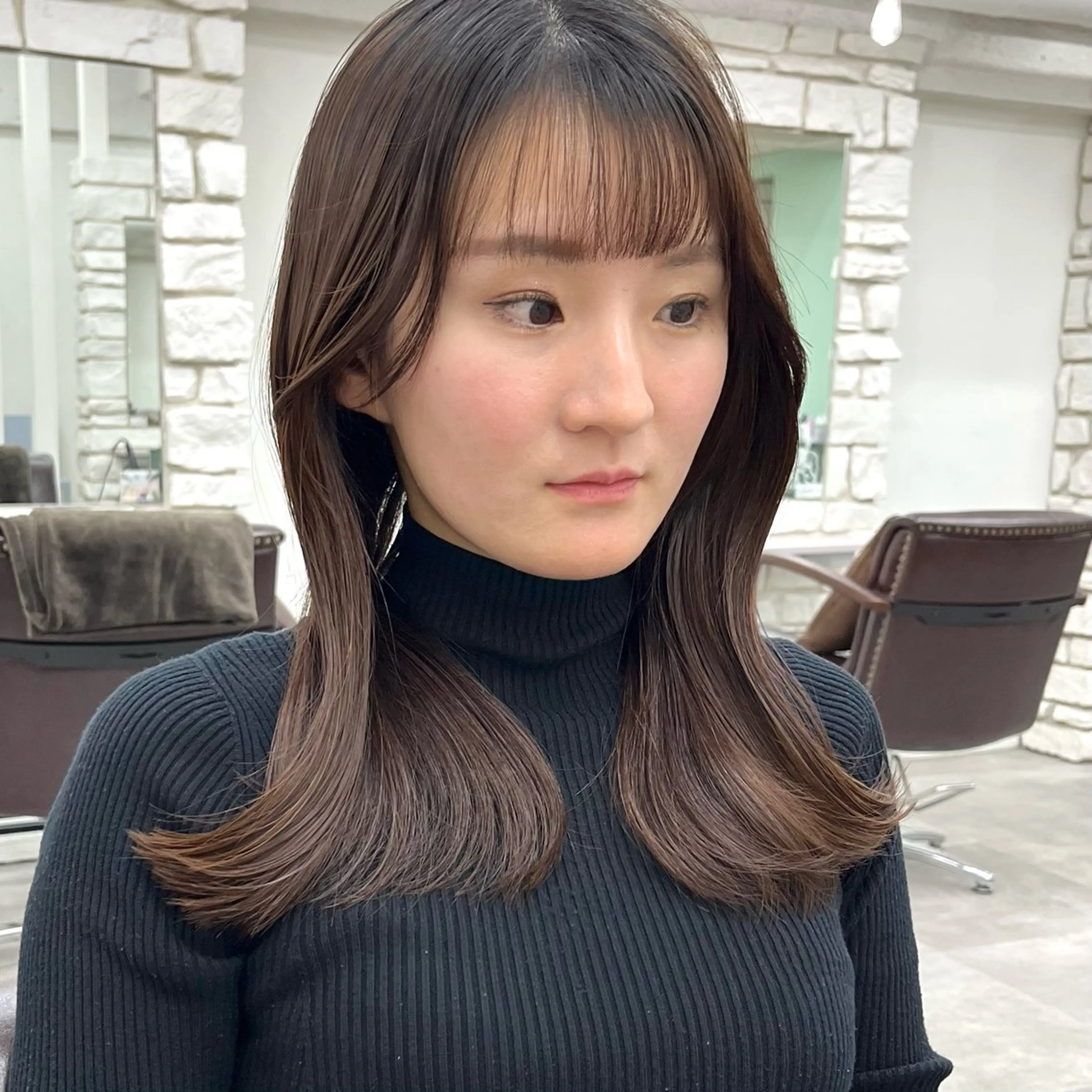 セミロング カラー くびれヘア カット ヘアカラー トリートメント 天王寺髪質改善なら よしみさん✨のヘアスタイル