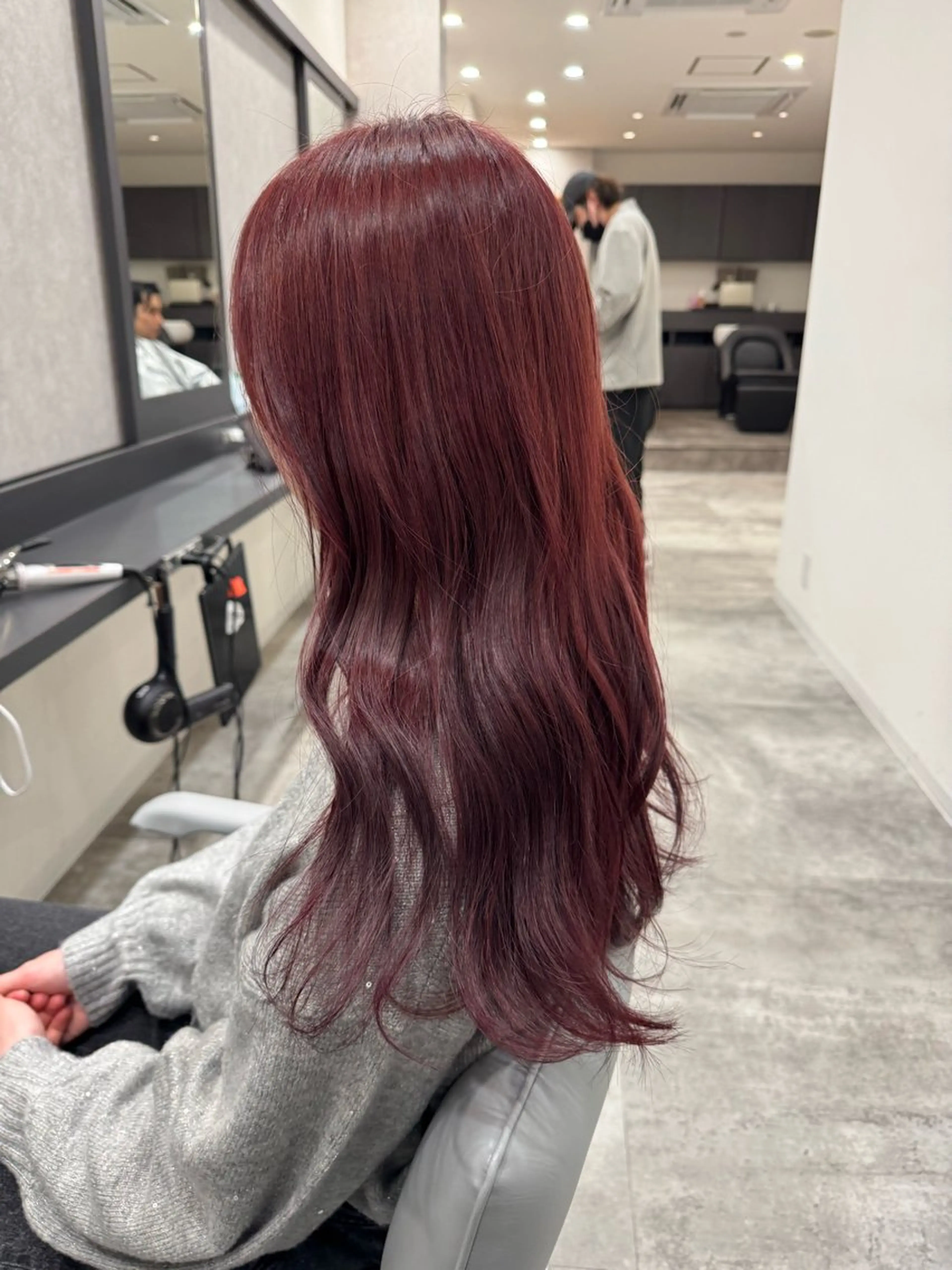 ロング カット ヘアカラー トリートメント RAISE by_WHITEのヘアスタイル