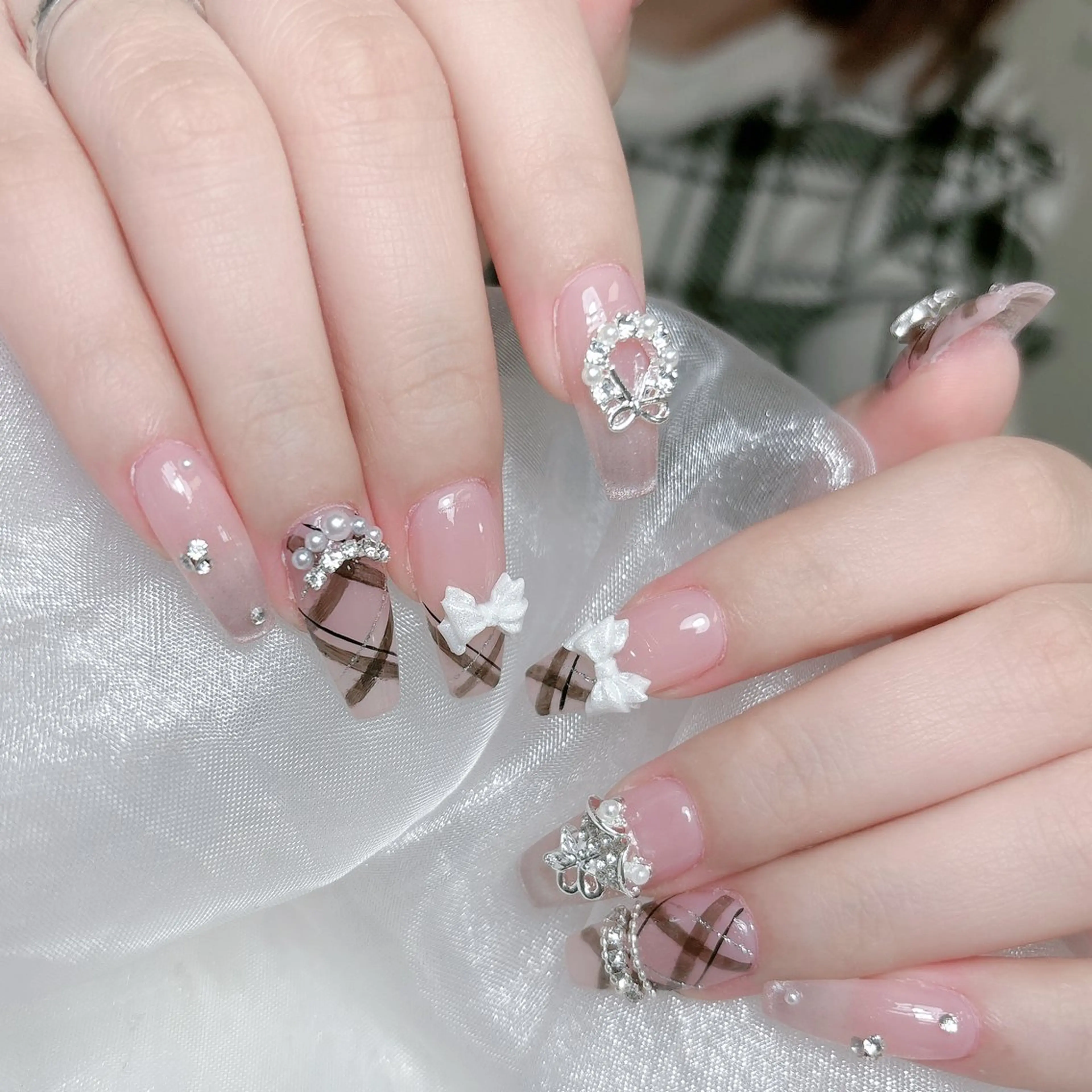 ネイル 成人式 ジェルネイル ロングネイル マグネットネイル ミディアムネイル ハンドネイル MoMoA Nail ネイル長さ出し専門店のネイルデザイン