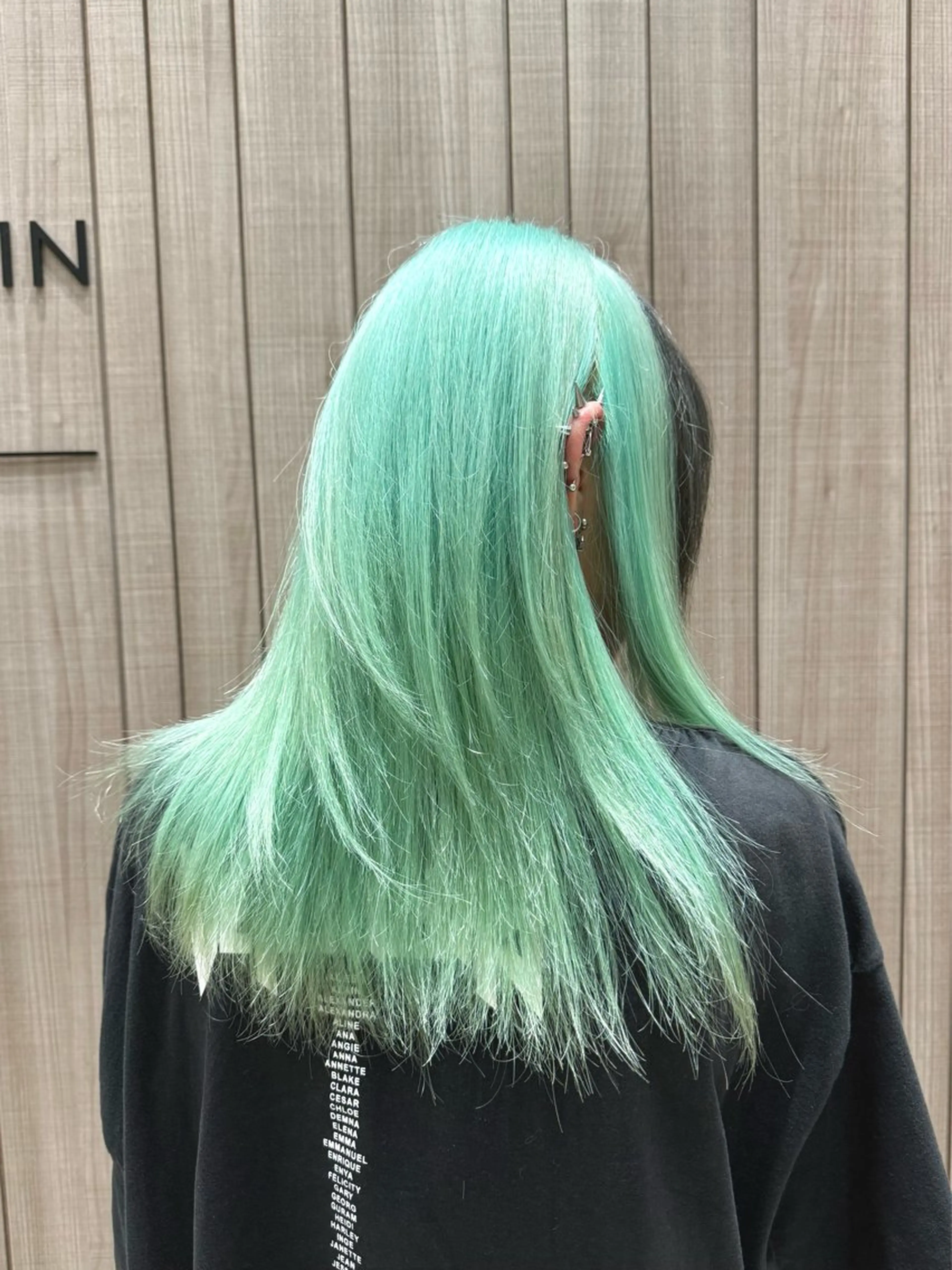 セミロング カラー ヘアアレンジ 黒髪 ブリーチ ケアブリーチ デザインカラー カット ヘアカラー トリートメント SALOWIN京都河原町Suite店所属・外国人風レイヤー/ ハイトーンSHUのヘアスタイル