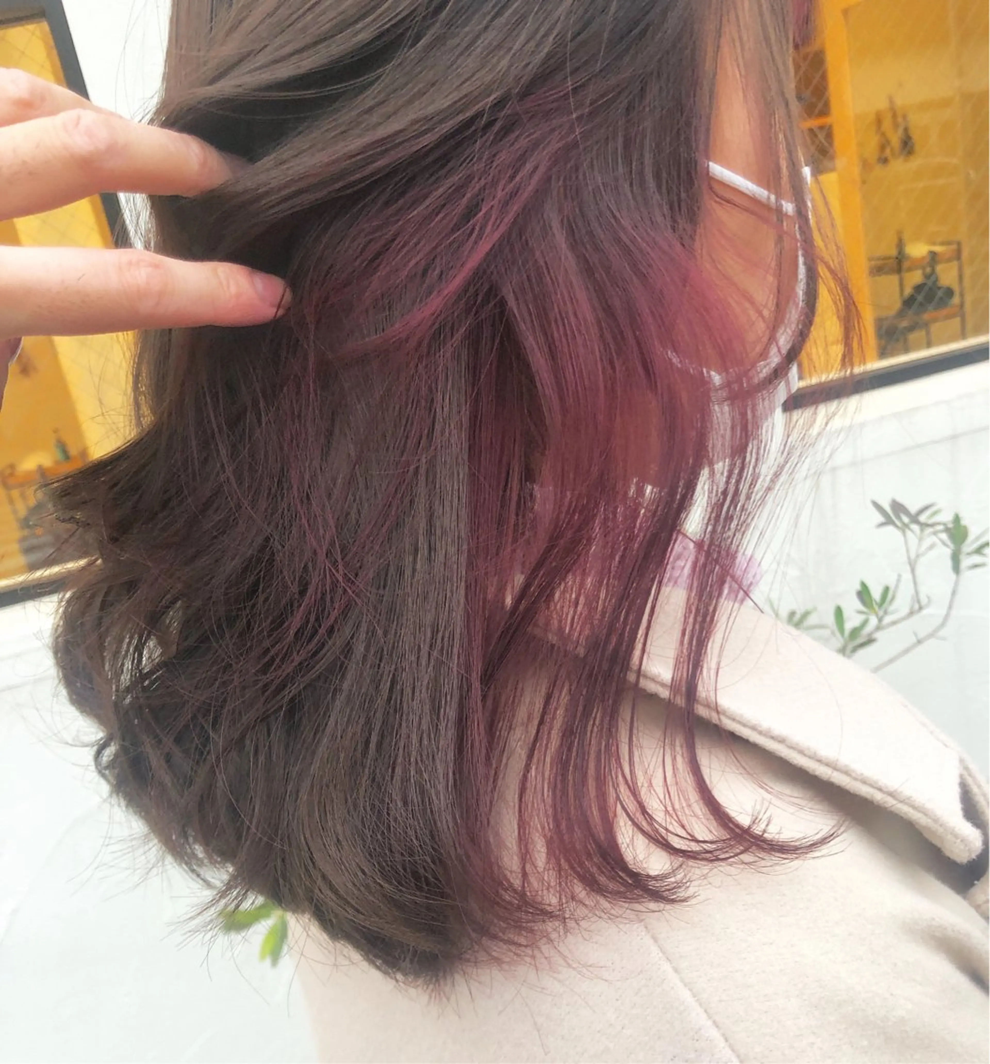 ミディアム カラー パーマ ヘアアレンジ ブラウンカラー イヤリングカラー インナーカラー レッドカラー くびれヘア ヘアカラー 【ツヤ髪美容師】 ツダケイスケのヘアスタイル