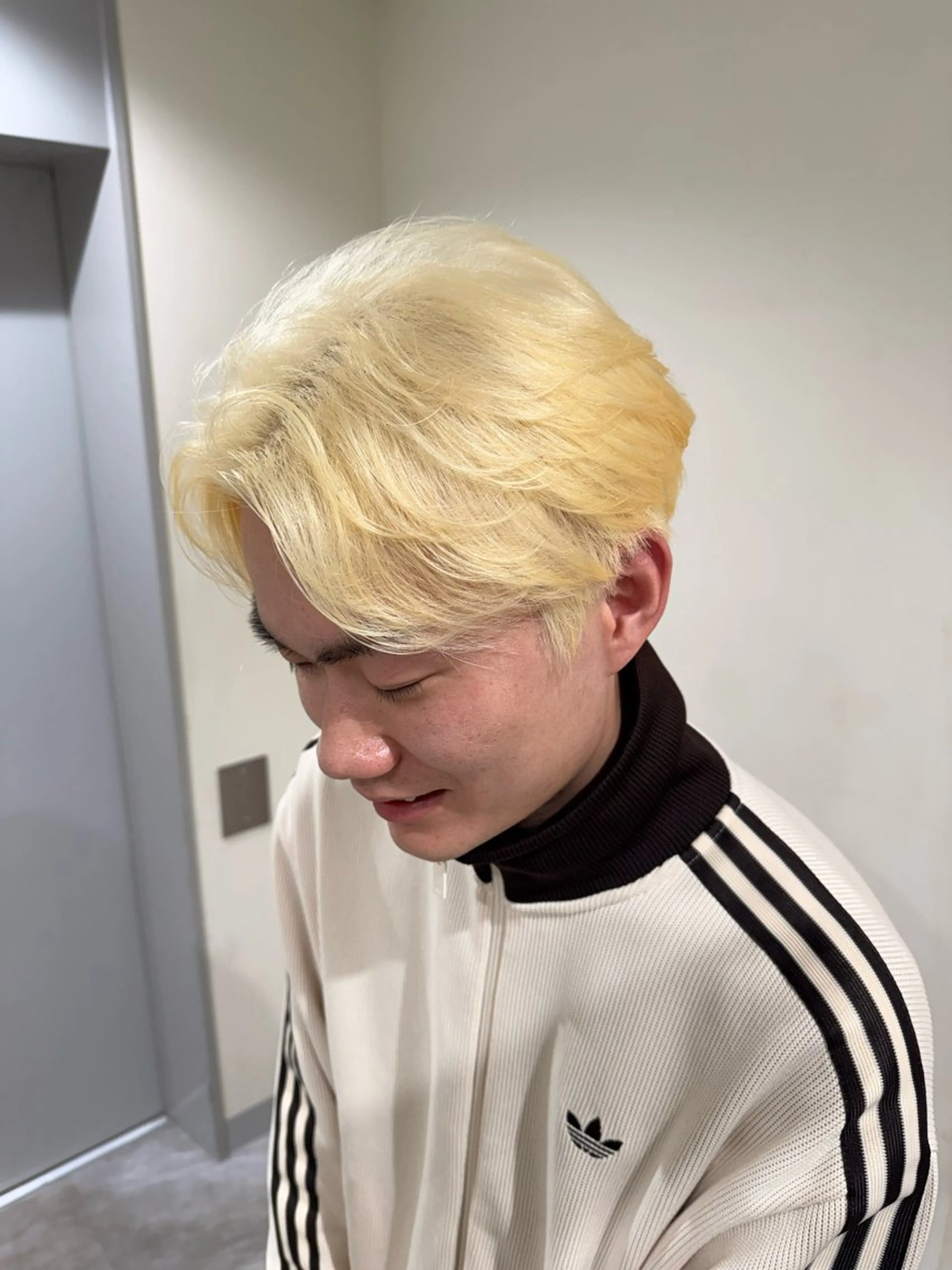 ショート カラー ブロンド カット ヘアカラー トリートメント ハイトーンレイヤー 顔まわりSOTAのヘアスタイル