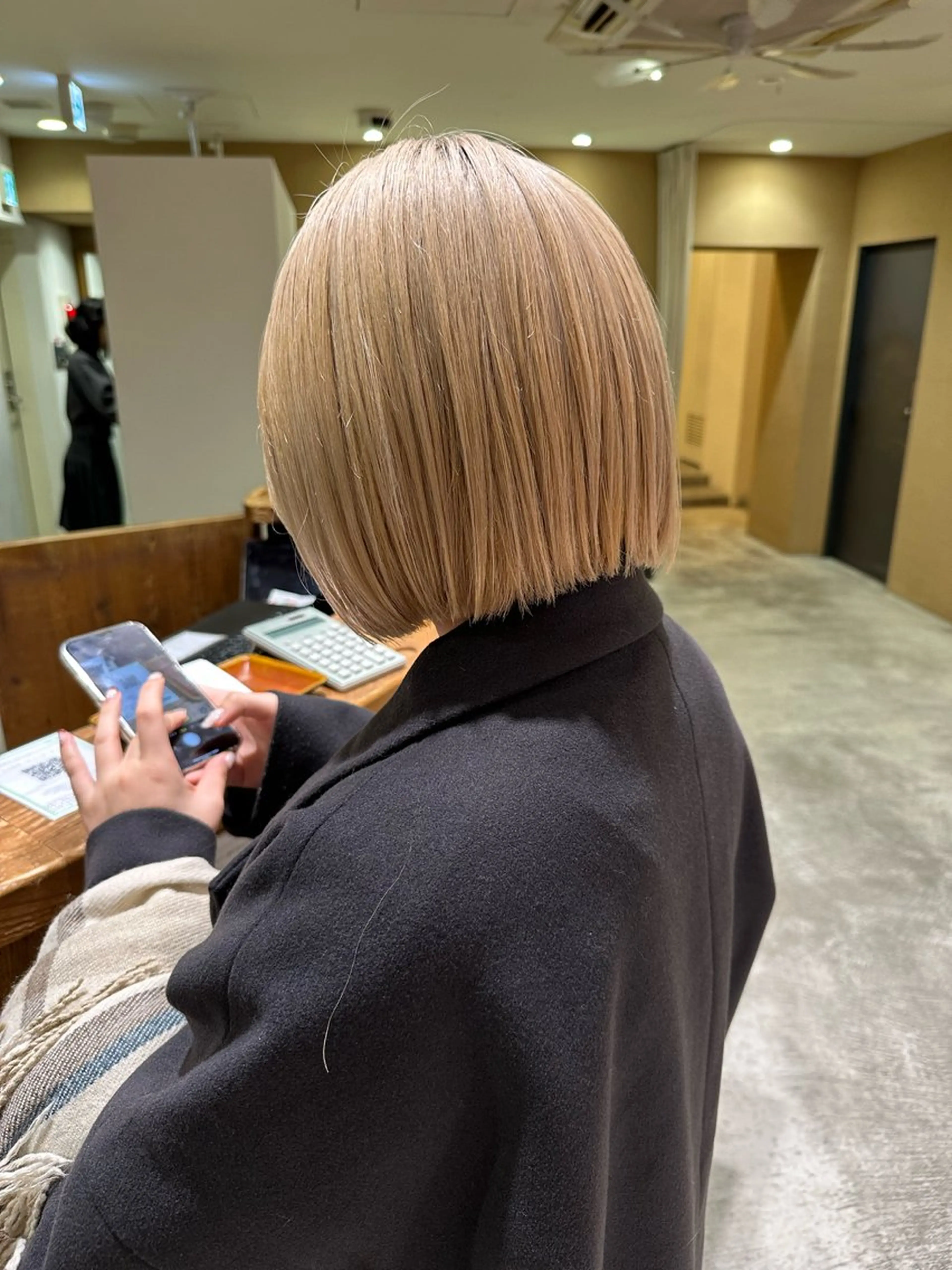 ミディアム カット 平野恵/透明感カラー ブリーチ/ボブのヘアスタイル