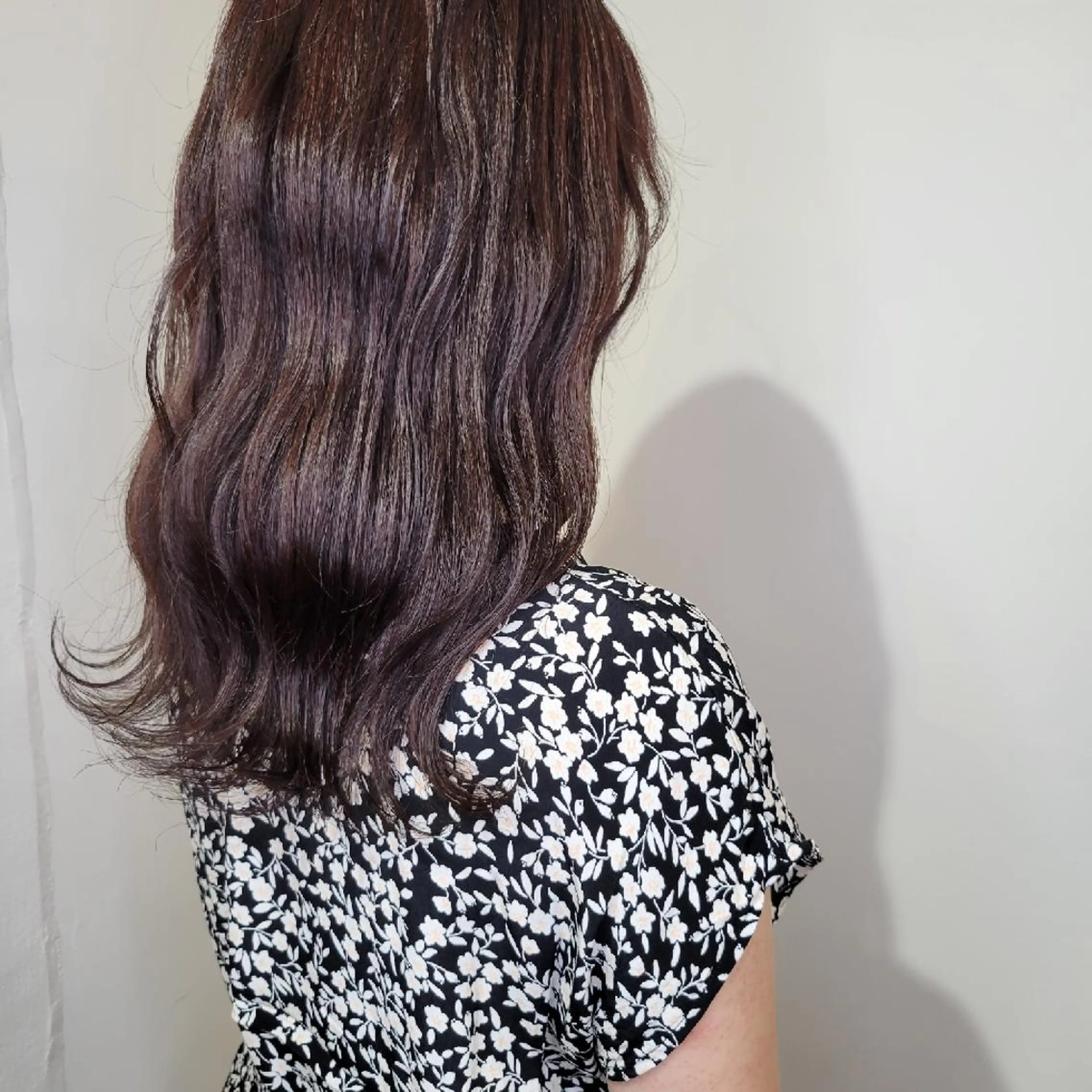 ロング アッシュ カット ヘアカラー トリートメント 🇰🇷透明感×ハイ トーン🌟tomoのヘアスタイル