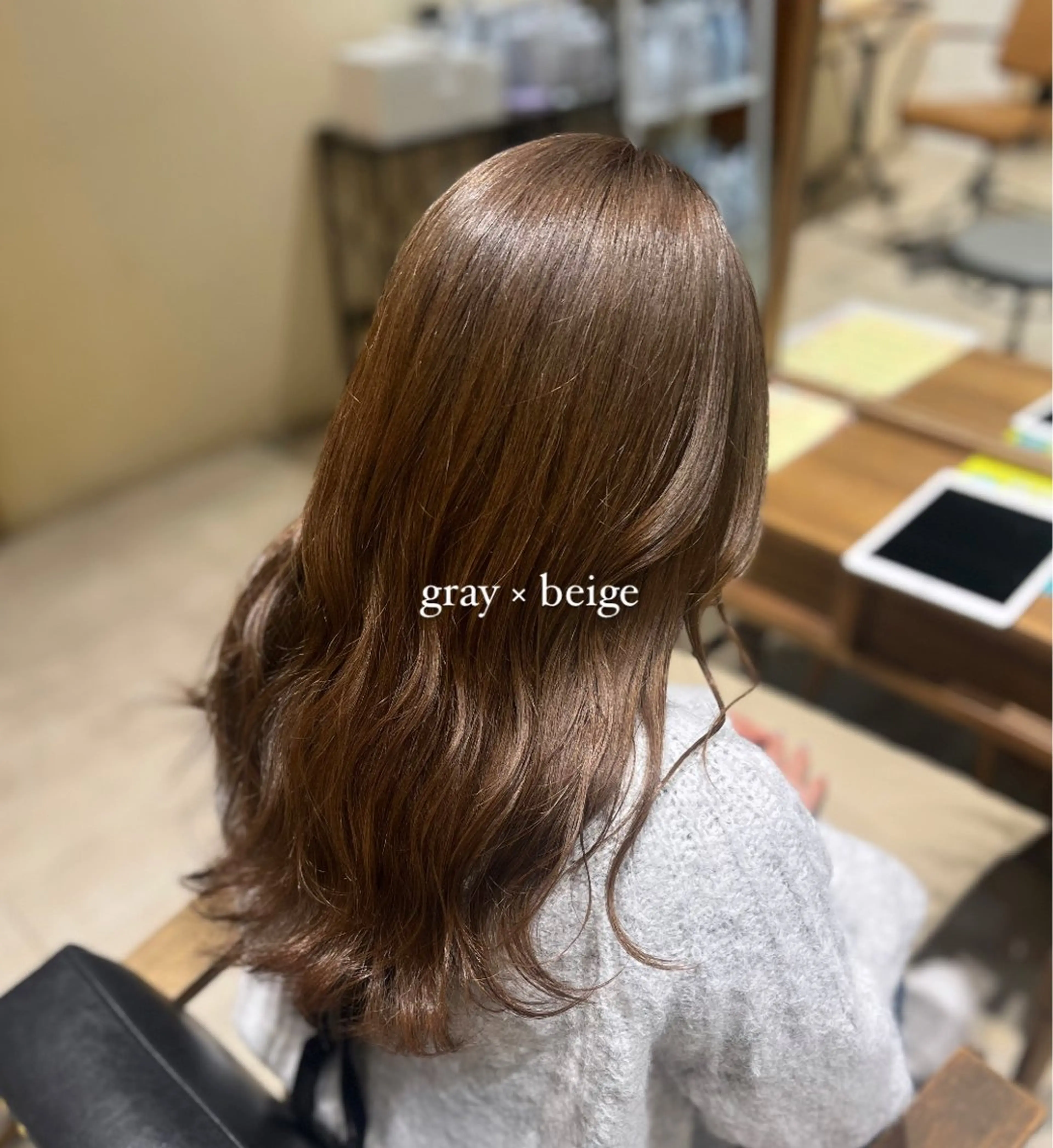 セミロング カラー ブリーチ ダブルカラー グレージュ ヘアカラー さとう ちほみ🐼のヘアスタイル