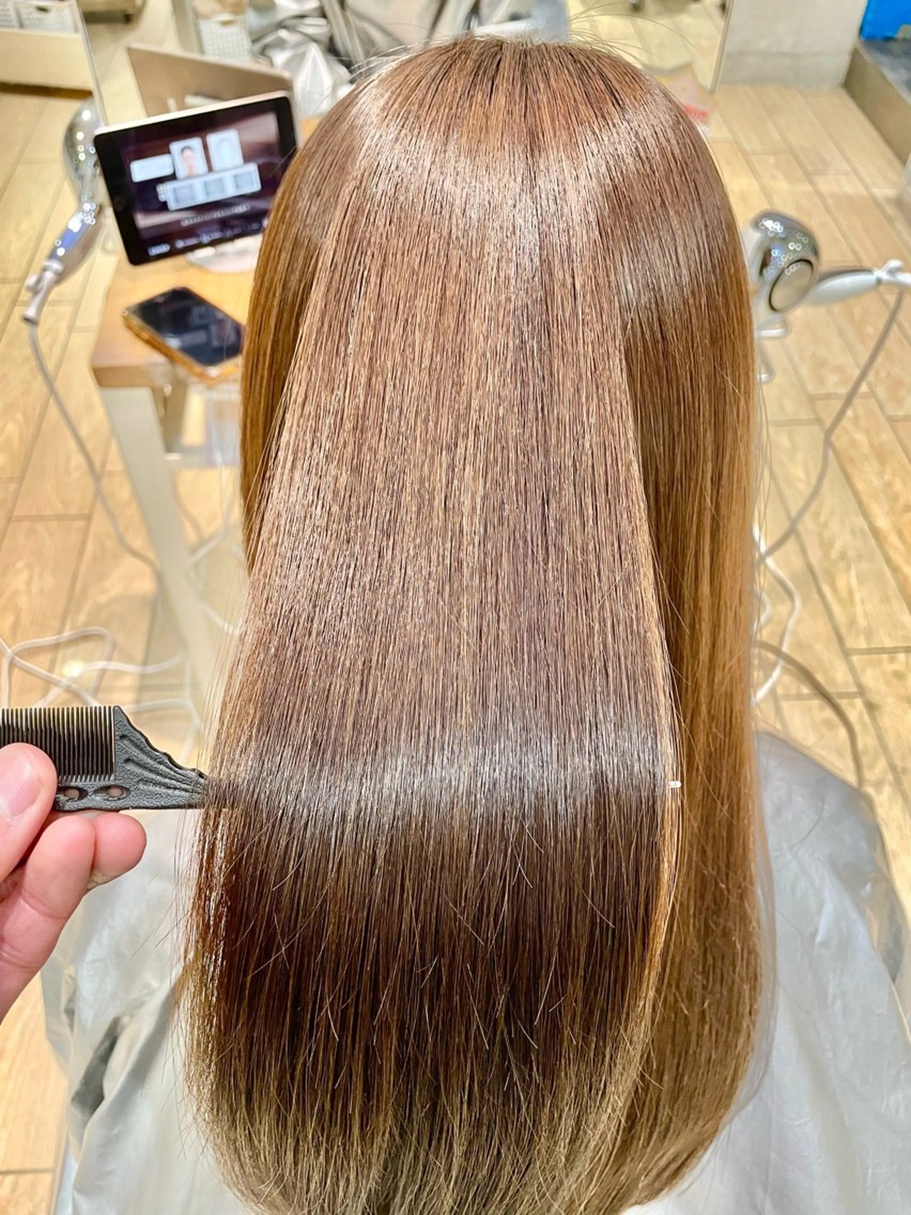 セミロング カラー afloatkobe所属・美髪/髪質改善 川口凌弥のヘアスタイル