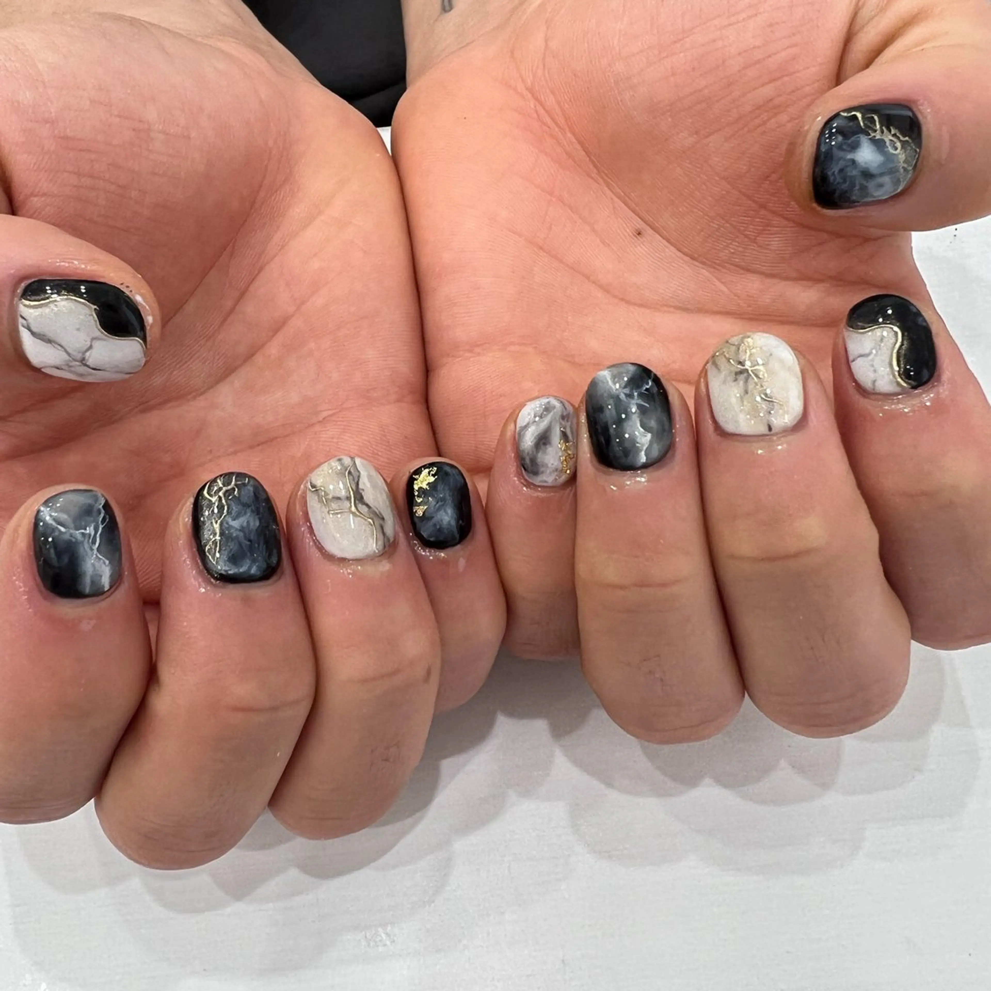 ネイル 大理石ネイル(マーブル) メンズネイル ✨絶対に褒められる 店長"Momonaのネイルデザイン