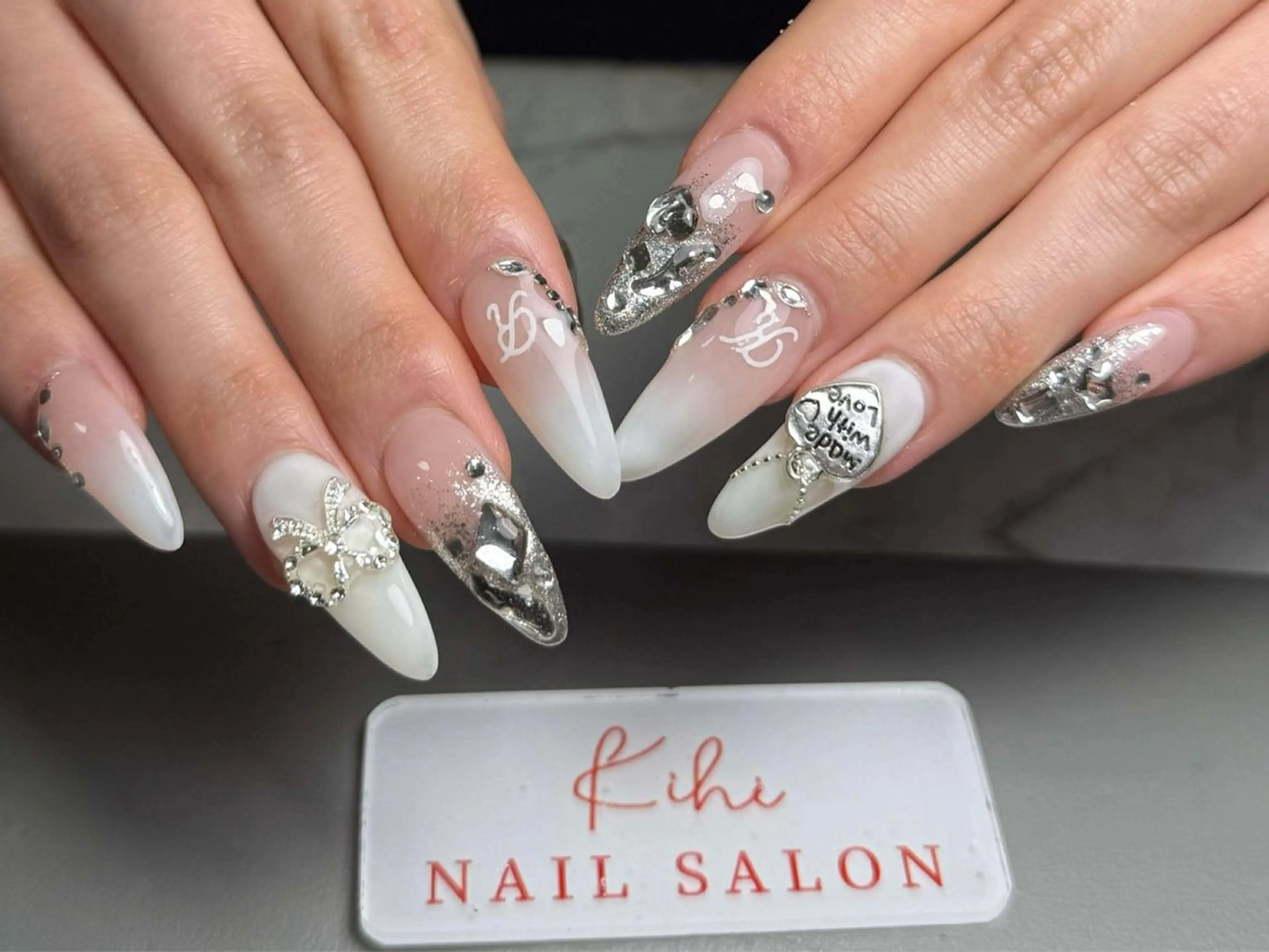 ネイル アートネイル フレンチネイル ジェルネイル グラデーション 韓国ネイル ハンドネイル 💕鈴木ユリ パラジェル/オフ無料のネイルデザイン