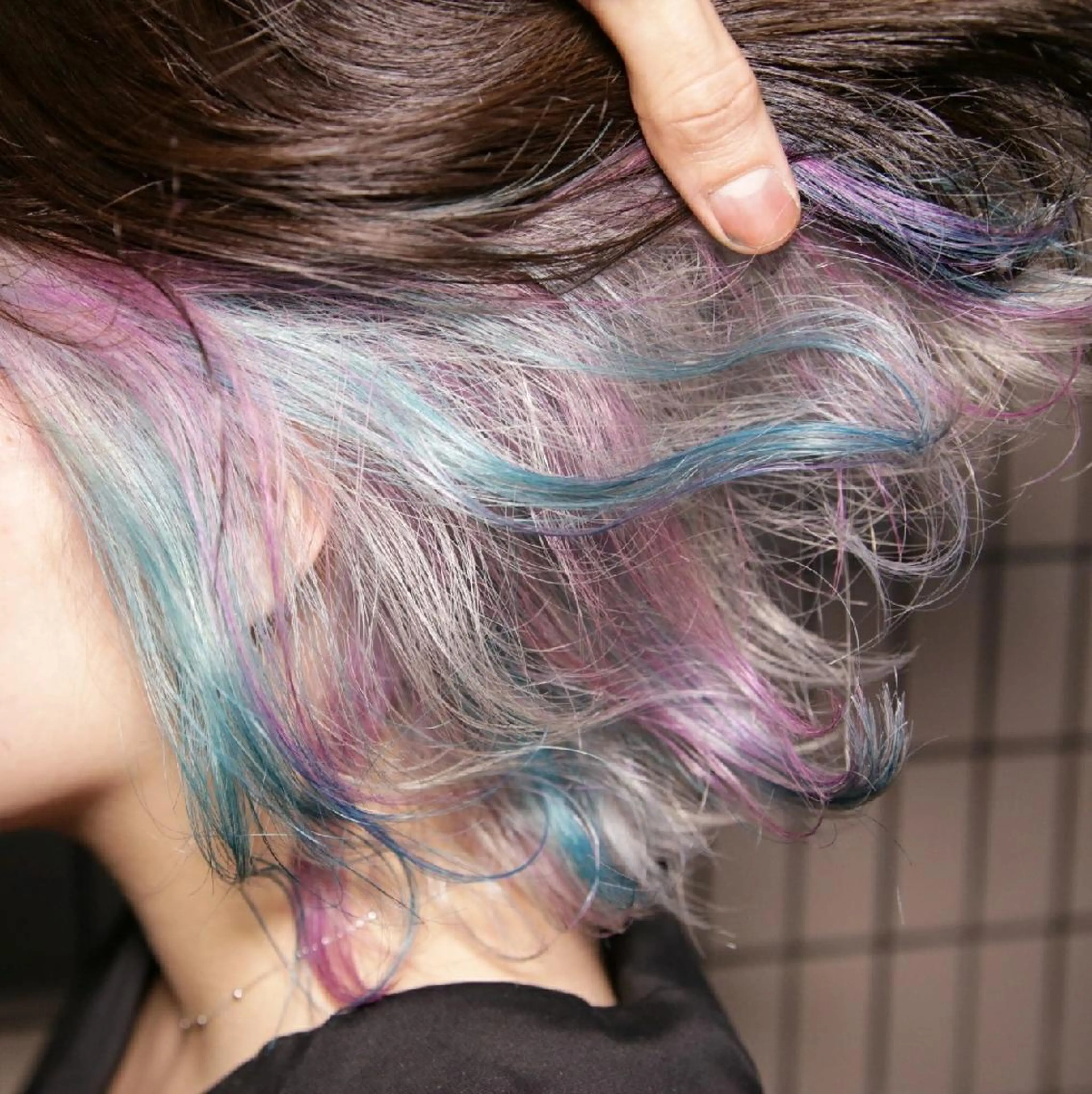 ショート カラー ユニコーンカラー 艶髪✨ハイトーン ✨ホワイト✨北宗一郎のヘアスタイル