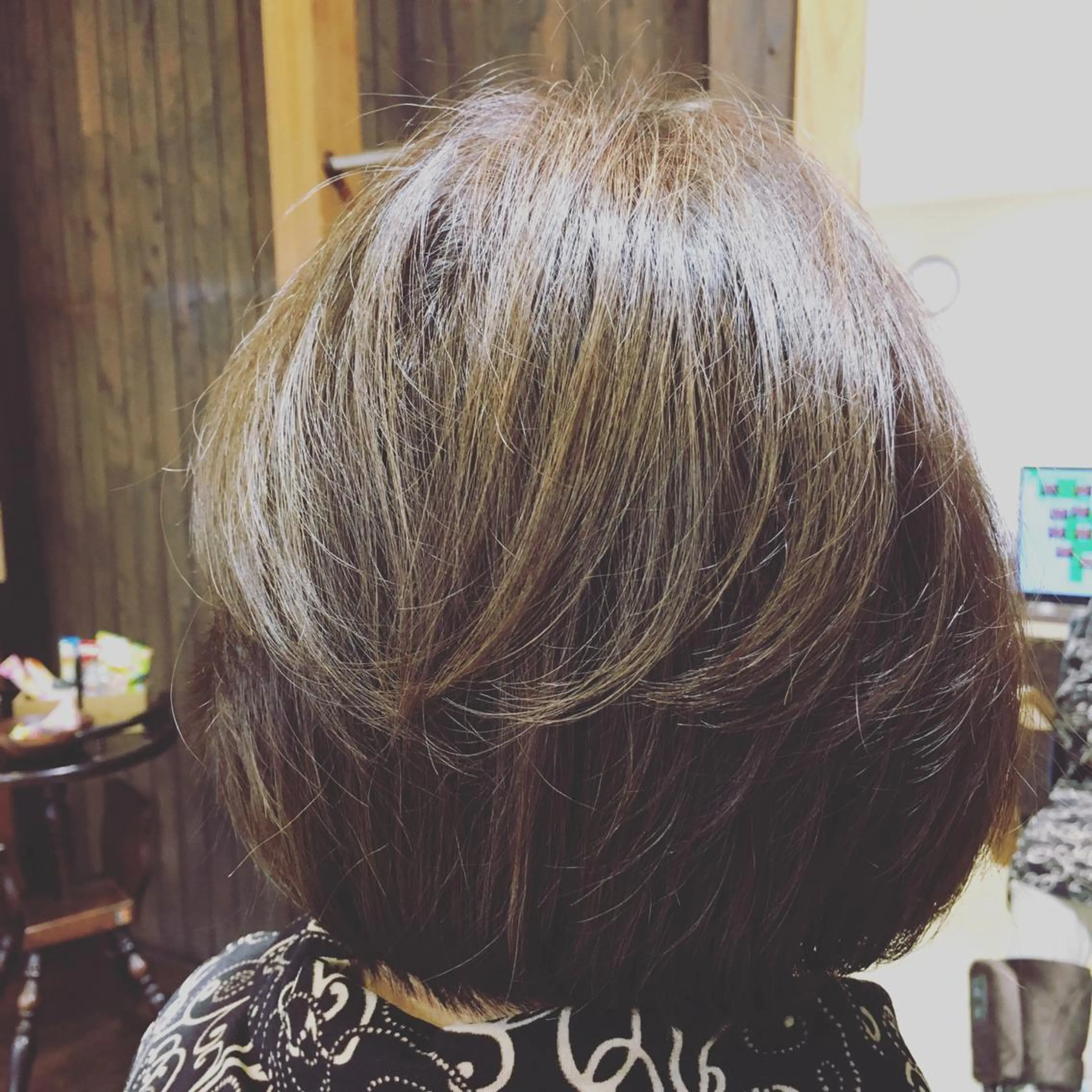 ミディアム ルミ エールのヘアスタイル