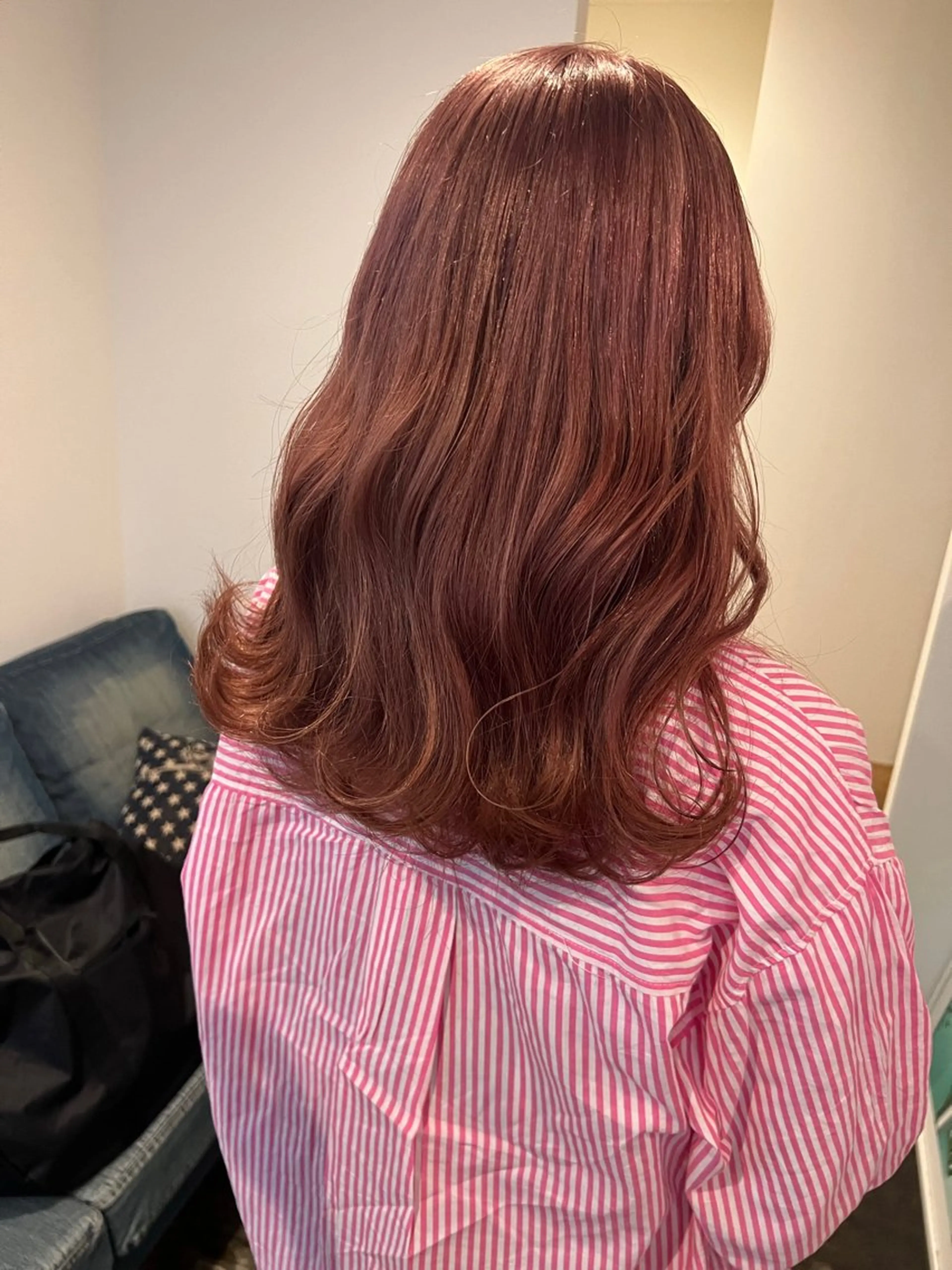 ミディアム カラー ヘアアレンジ ブラウンカラー ピンクカラー ピンクブラウン ヘアカラー トリートメント ヘアセット 大泉 美久のヘアスタイル