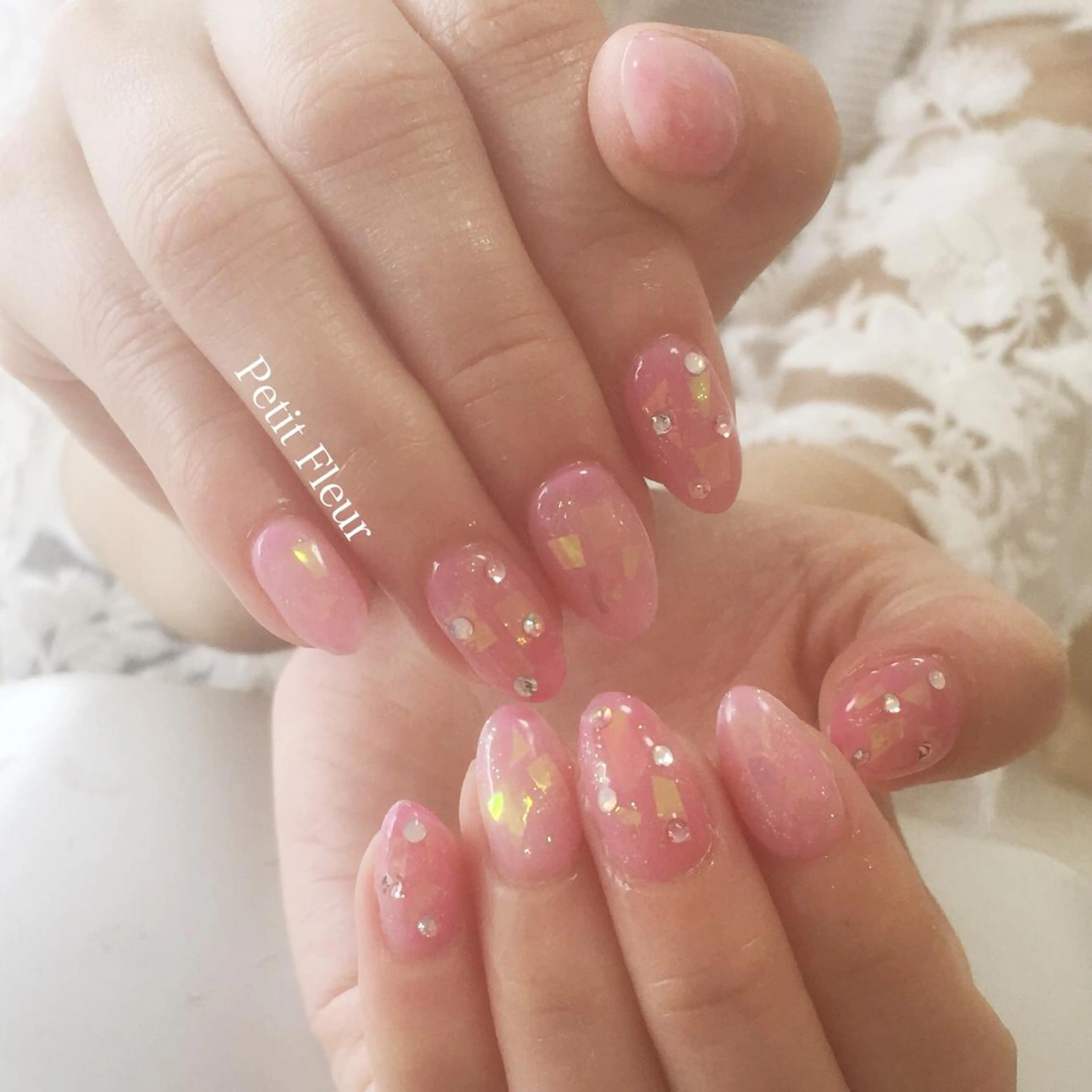 ネイル ホログラムネイル キラキラネイル ラメ(グリッター) ピンク Petit Fleur所属・青柳 亜梨奈のマツエク・マツパデザイン