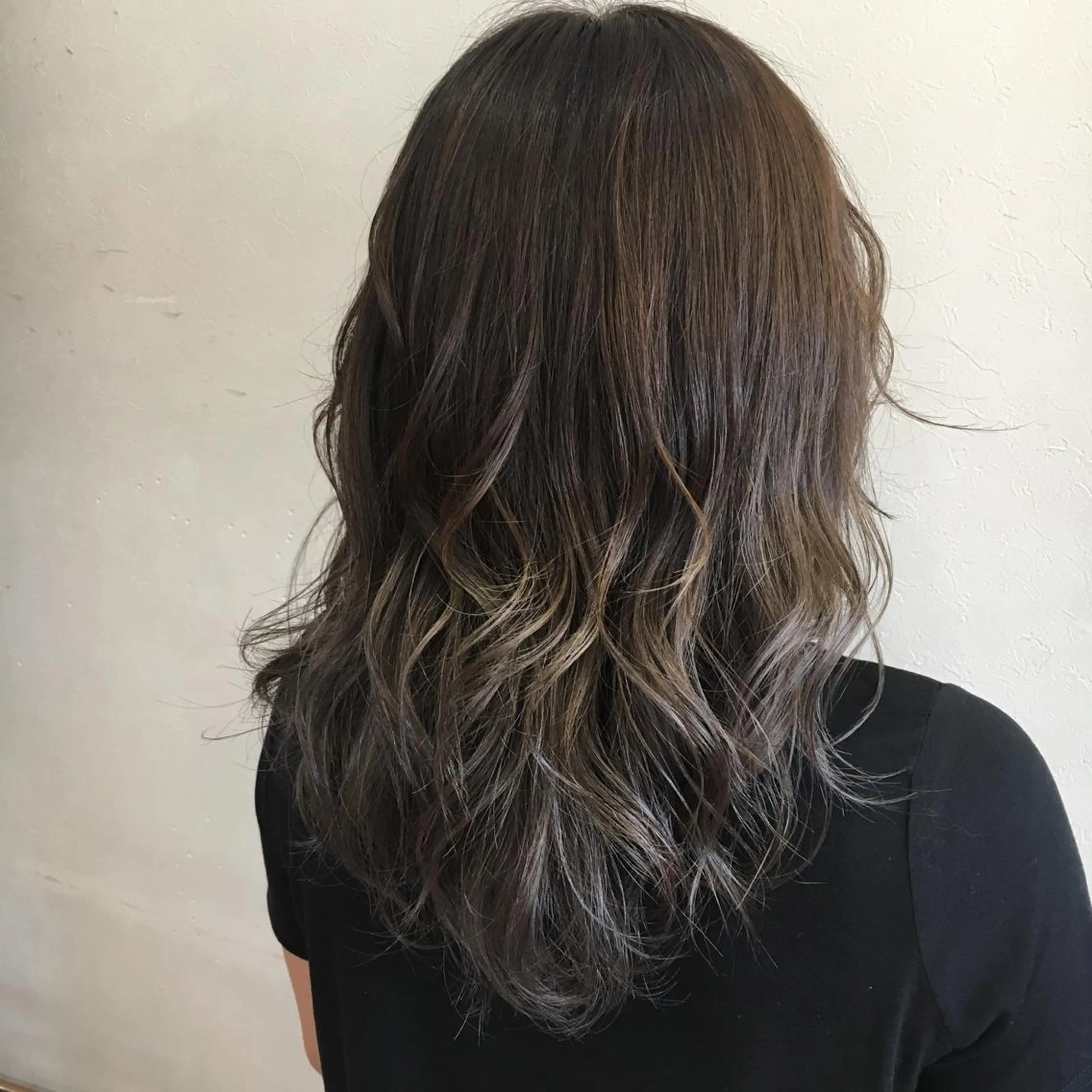 セミロング カラー グラデーションカラー グレージュ Freez狭間 裕美のヘアスタイル