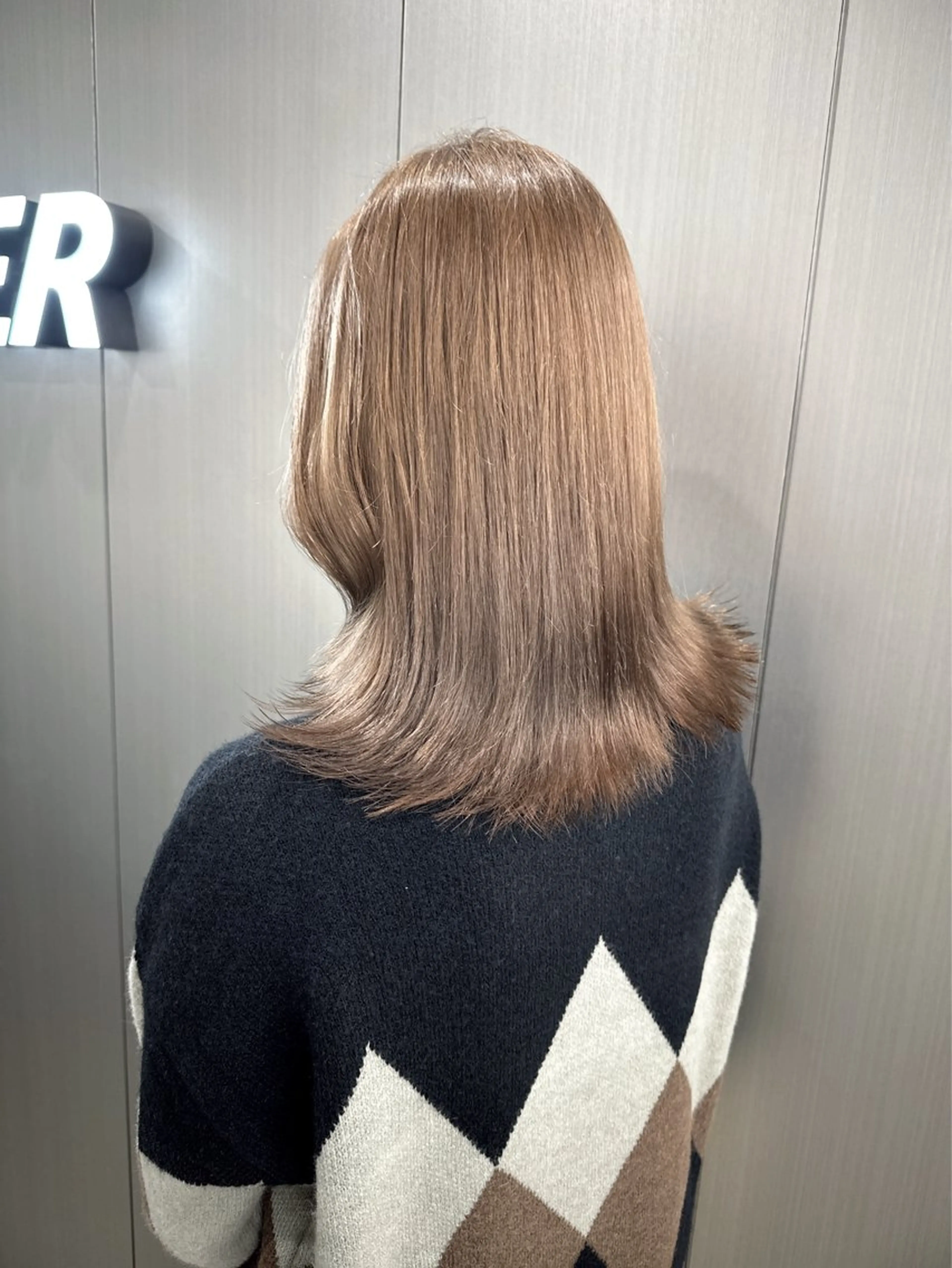 セミロング カラー ヘアカラー くすみミルクティー／ ブラウン🪡TOWAのヘアスタイル